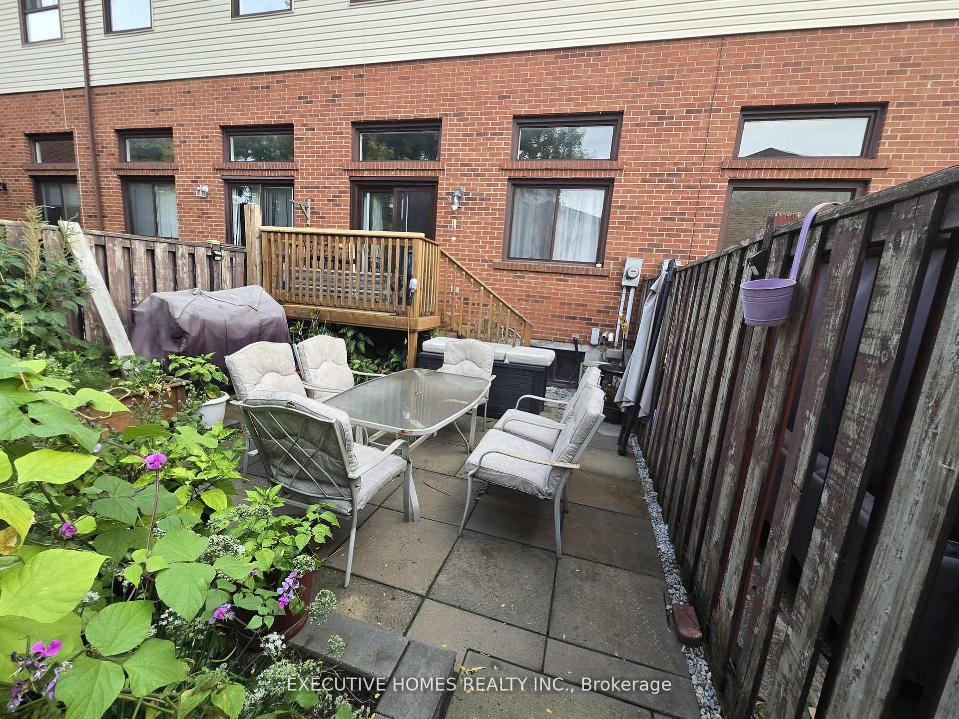 Photo 10 of 61 Collins Crescent, Brampton, Brampton North — HOMEH