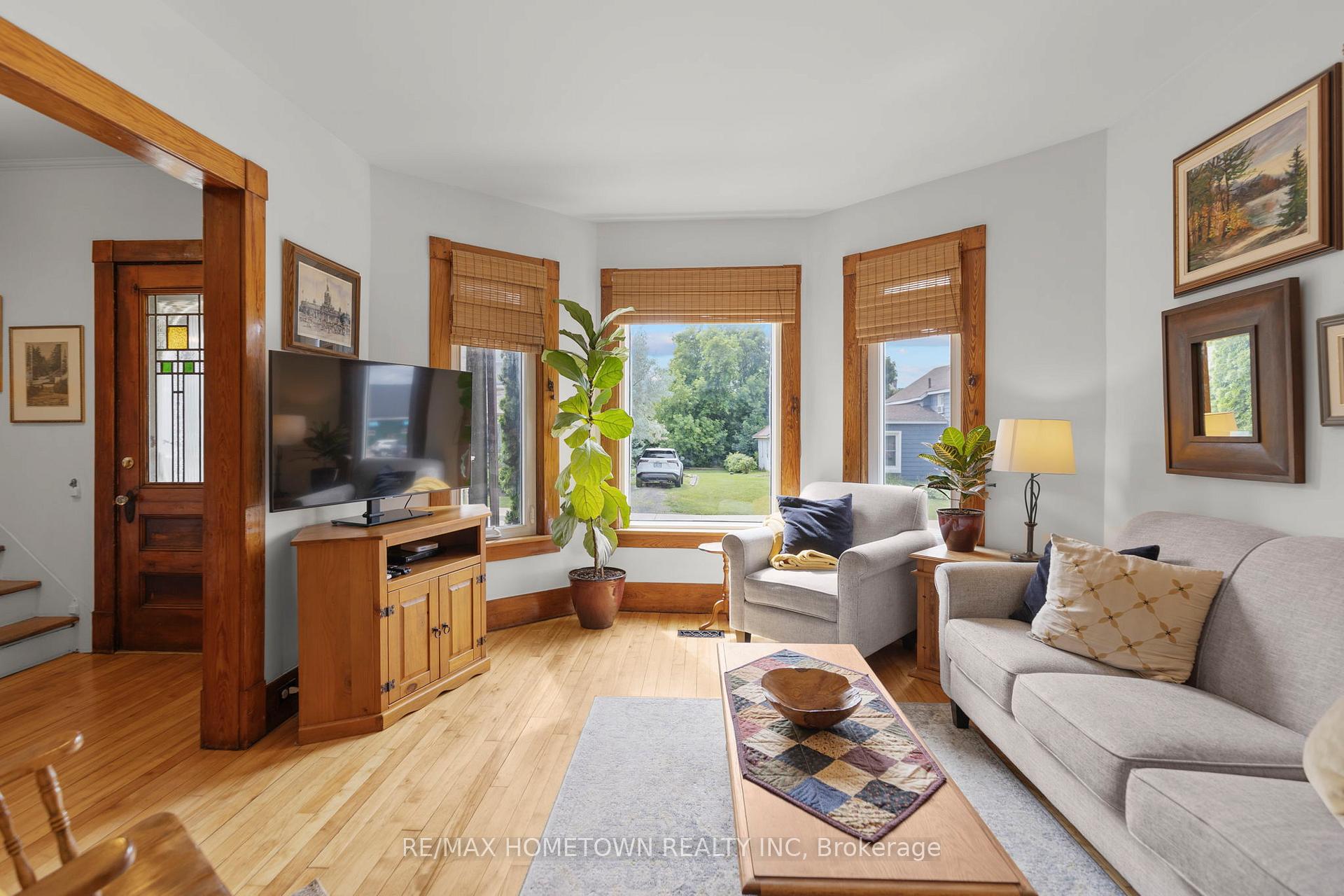 Photo 2 of 138 Henry Street E, Prescott — HOMEH