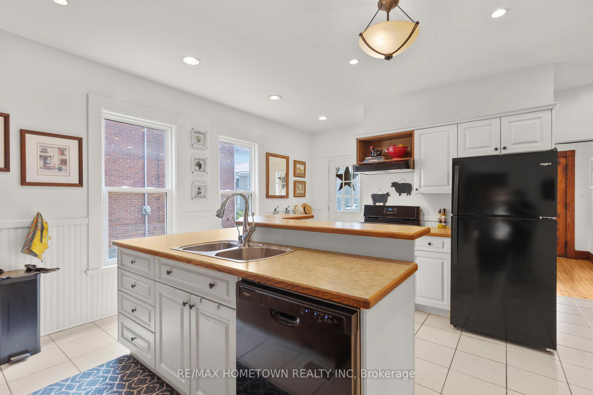 Photo 9 of 138 Henry Street E, Prescott — HOMEH