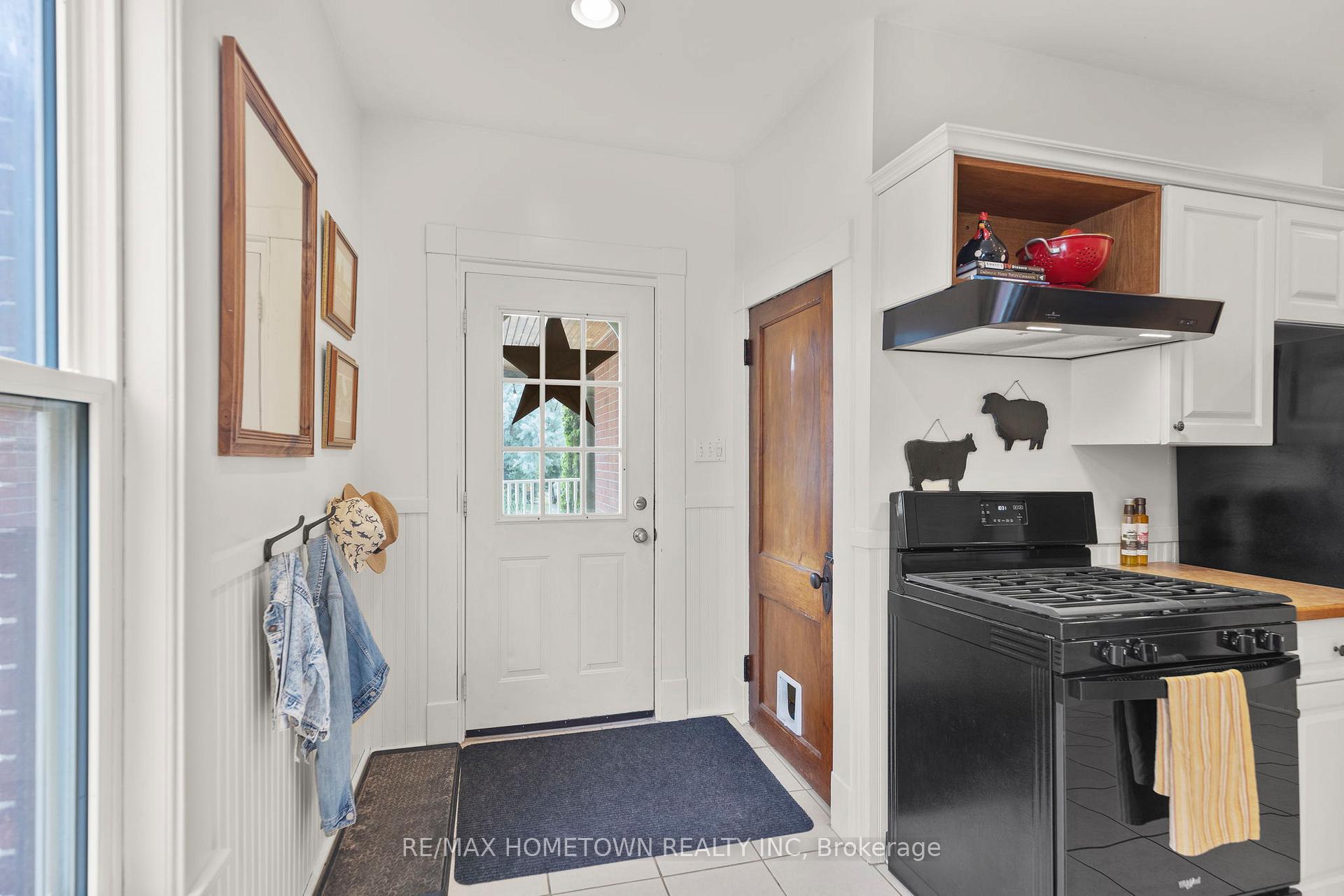 Photo 5 of 138 Henry Street E, Prescott — HOMEH
