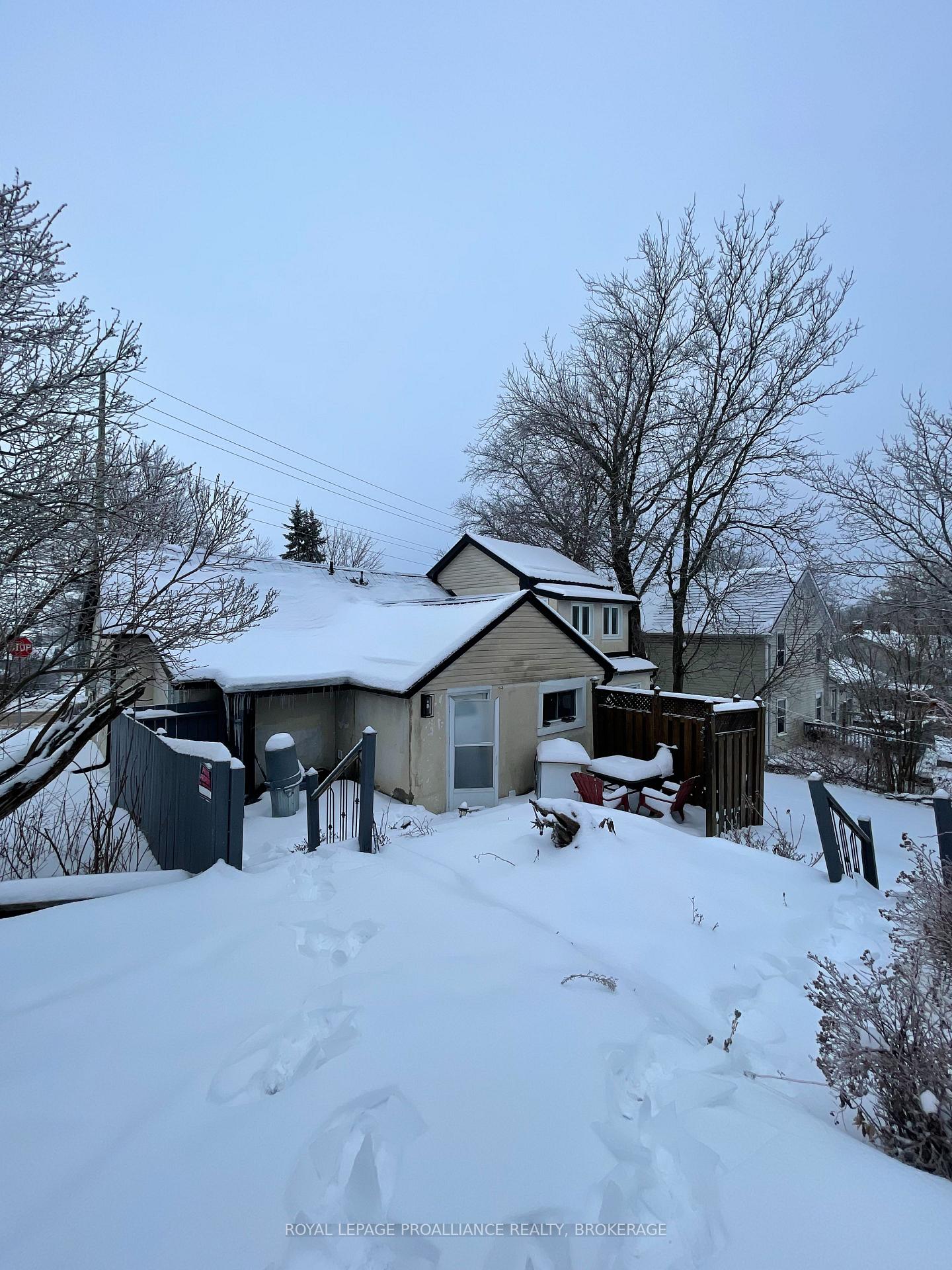 Photo 8 of Unit 2, 563 Union Street, Kingston, Central City West — HOMEH