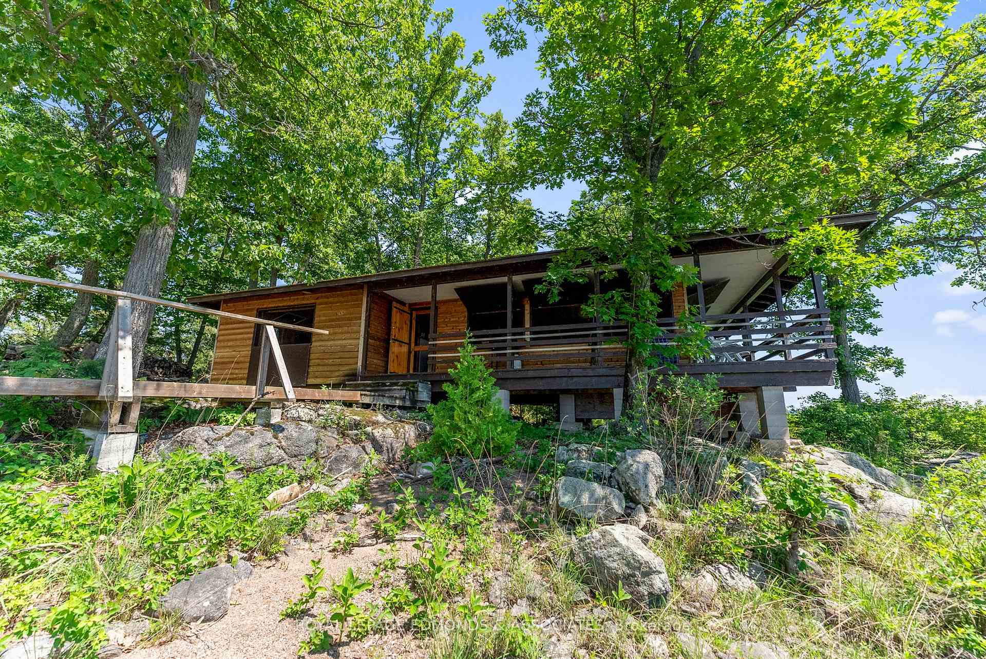 Photo 25 of Riddell Island, Petawawa — HOMEH