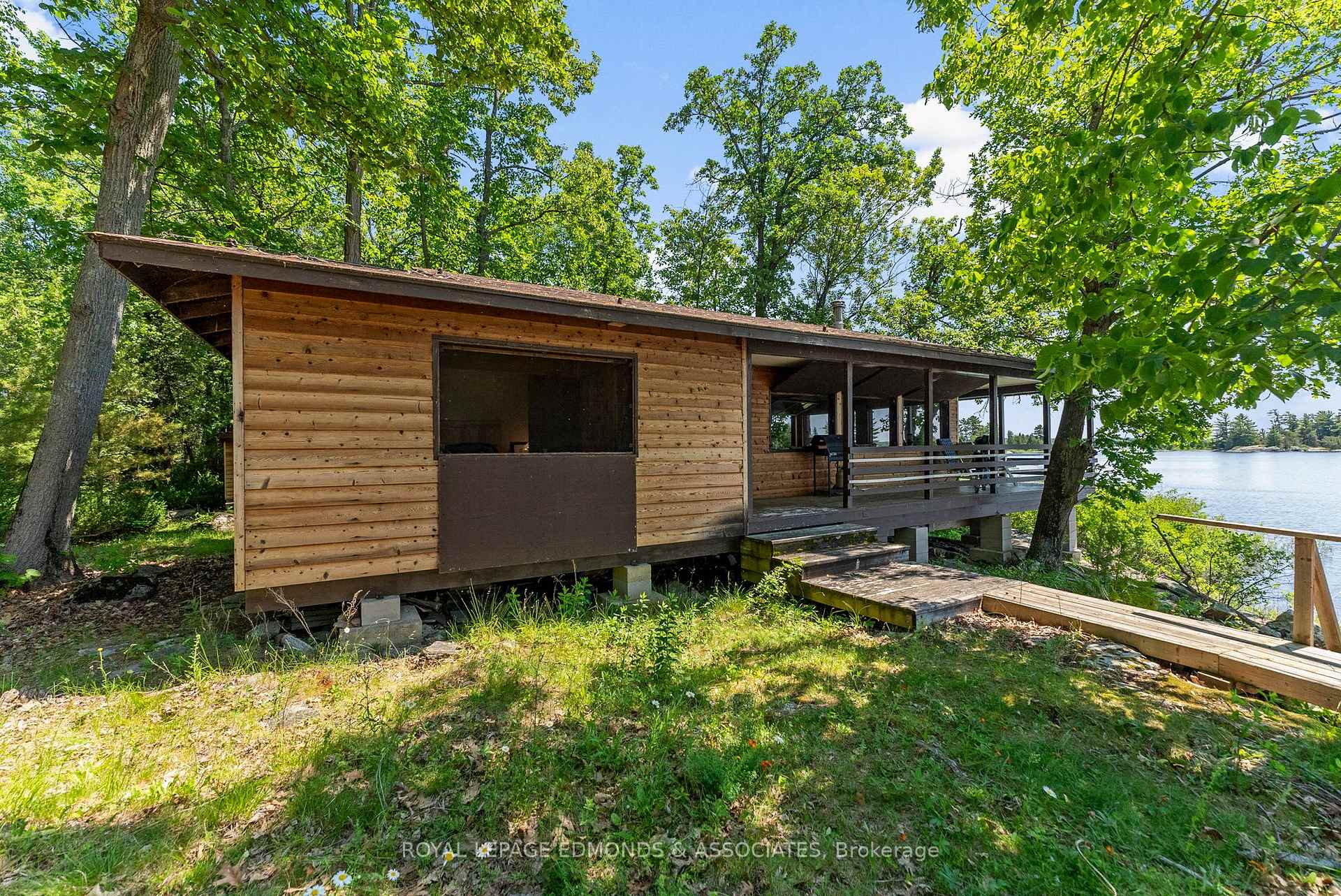 Photo 23 of Riddell Island, Petawawa — HOMEH