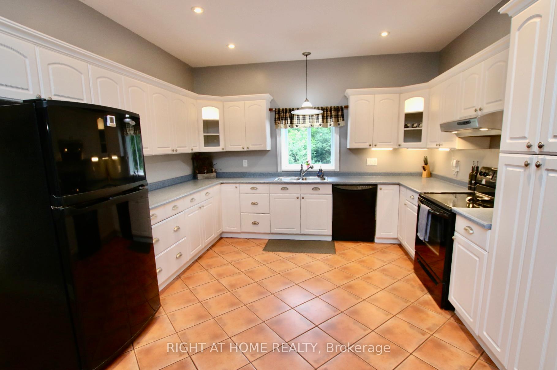 Photo 3 of 13928 Connaught Road S, North Dundas, North Dundas (Winchester) Twp — HOMEH