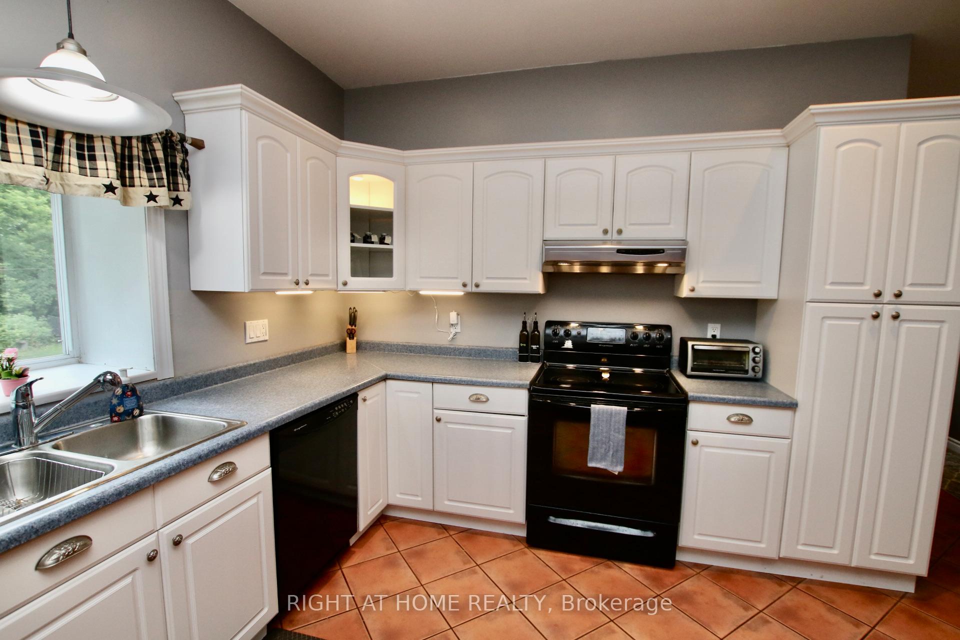 Photo 12 of 13928 Connaught Road S, North Dundas, North Dundas (Winchester) Twp — HOMEH