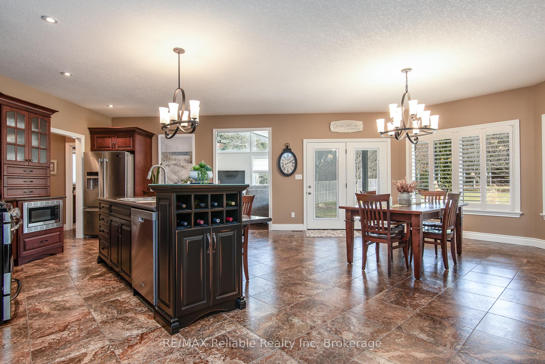 Photo 11 of 24 Carriage Lane, Bluewater, Bayfield — HOMEH