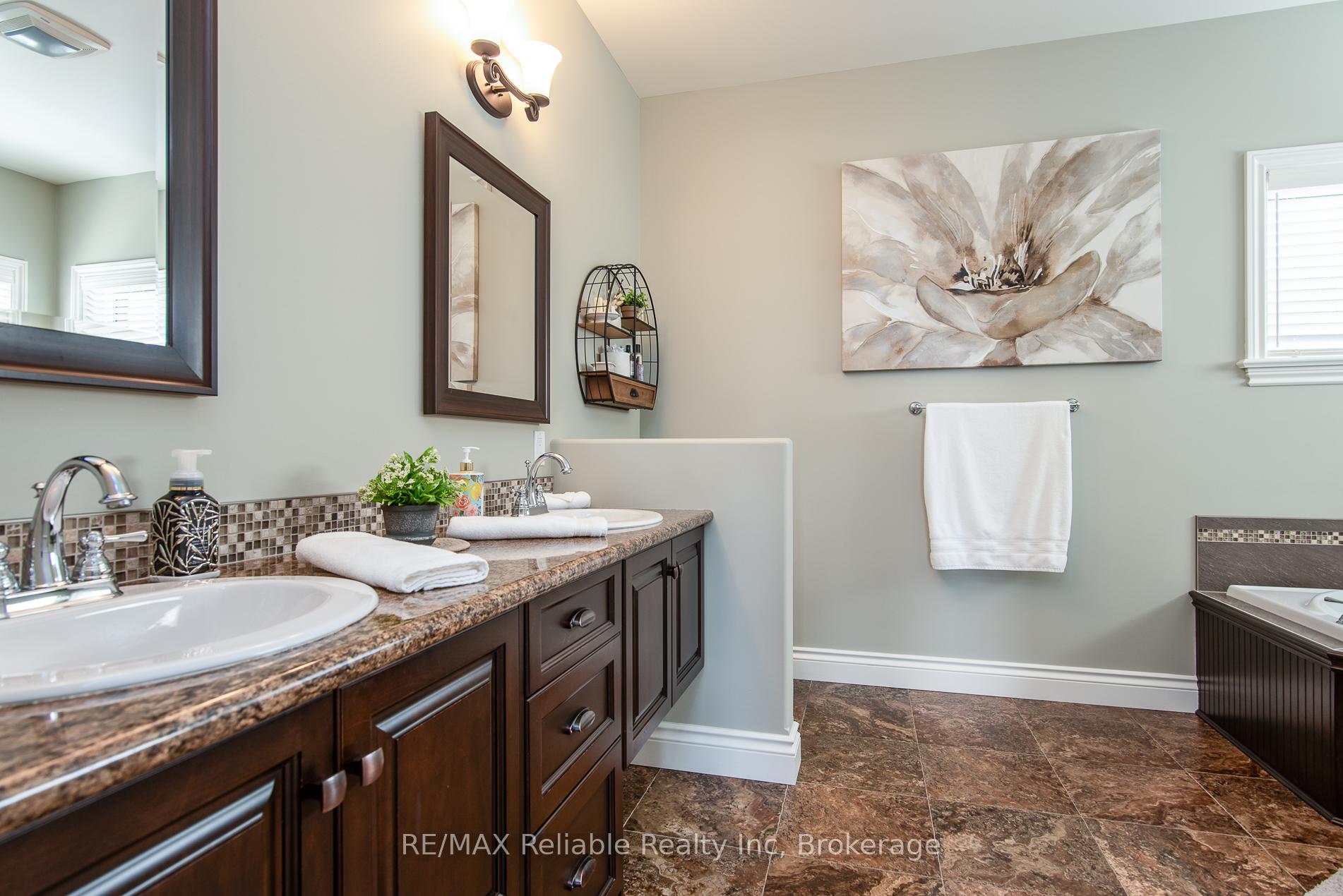 Photo 23 of 24 Carriage Lane, Bluewater, Bayfield — HOMEH