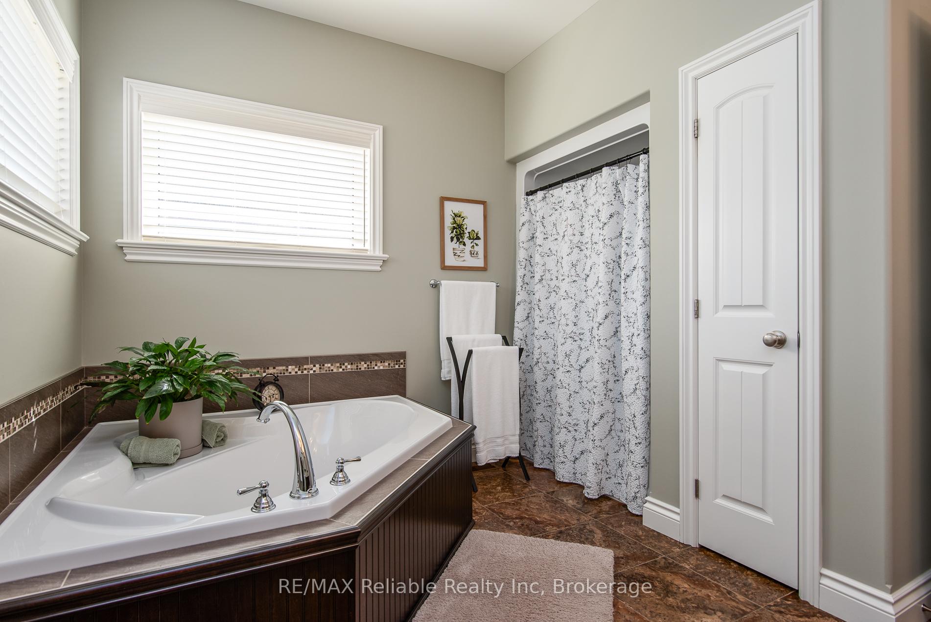 Photo 27 of 24 Carriage Lane, Bluewater, Bayfield — HOMEH