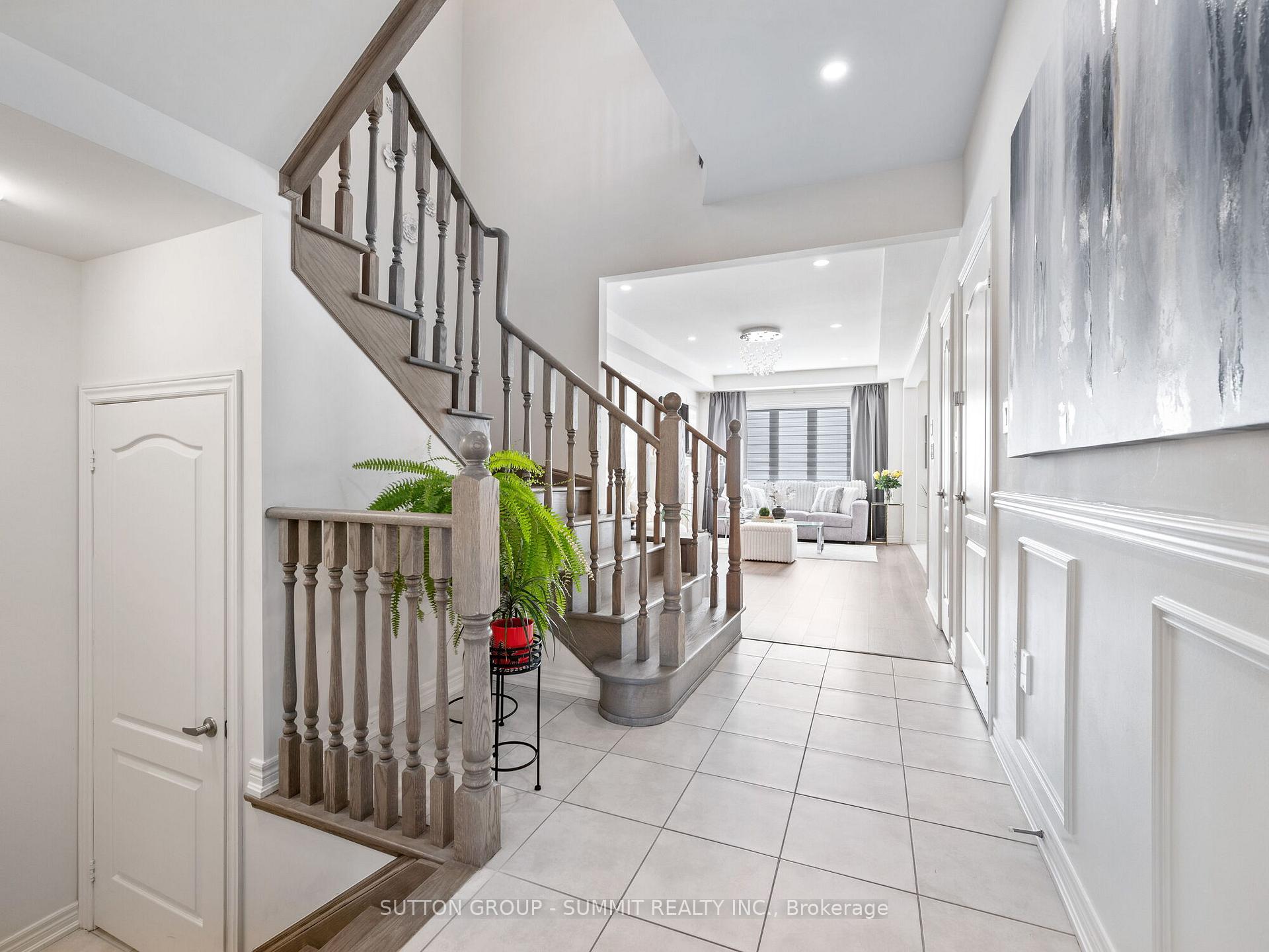 Photo 2 of 12 Great Falls Boulevard, Hamilton, Waterdown — HOMEH