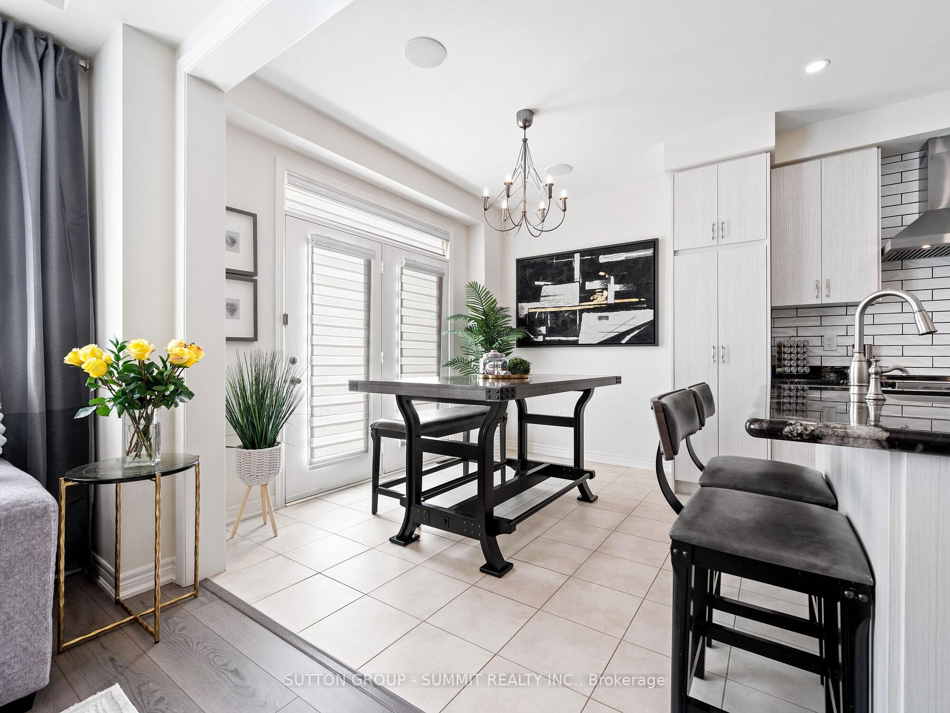 Photo 3 of 12 Great Falls Boulevard, Hamilton, Waterdown — HOMEH