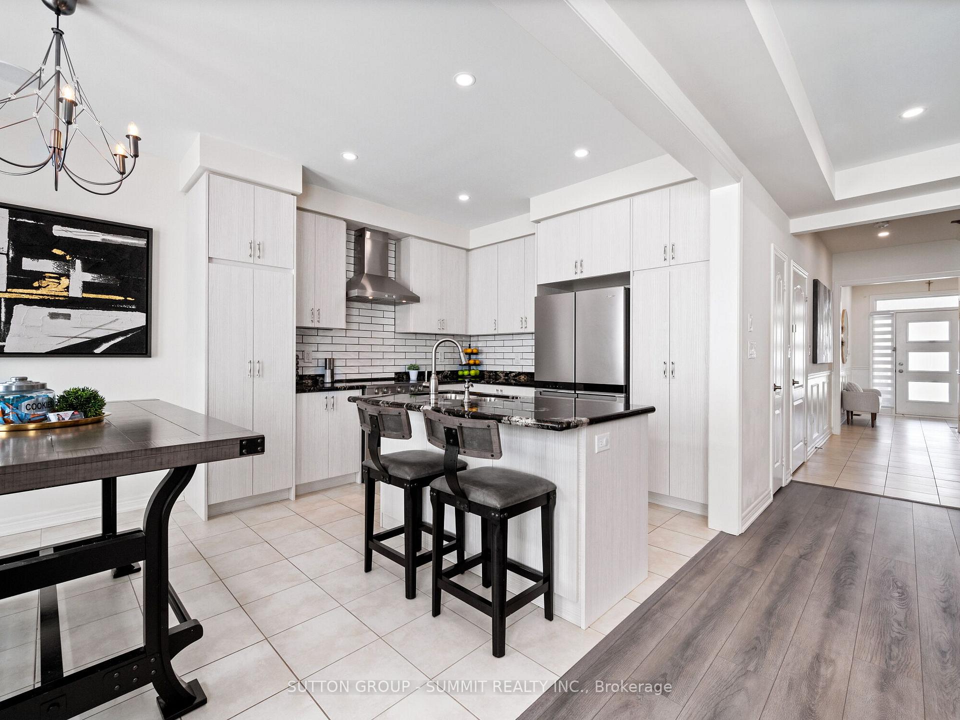 Photo 4 of 12 Great Falls Boulevard, Hamilton, Waterdown — HOMEH