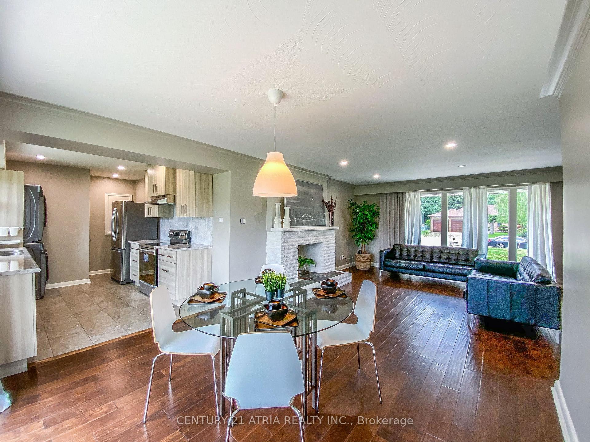 Photo 1 of Unit Main, 31 Rockview Gardens, Vaughan, Concord — HOMEH