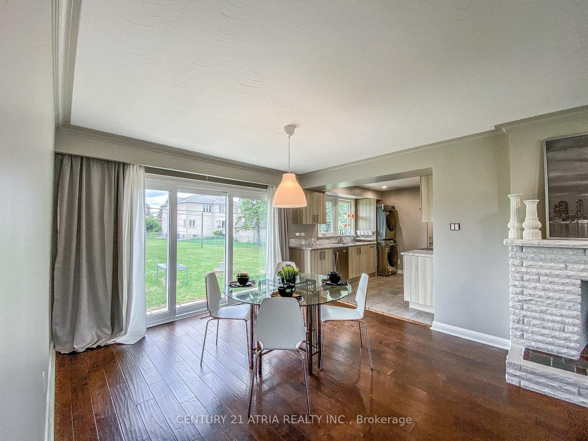 Photo 10 of Unit Main, 31 Rockview Gardens, Vaughan, Concord — HOMEH