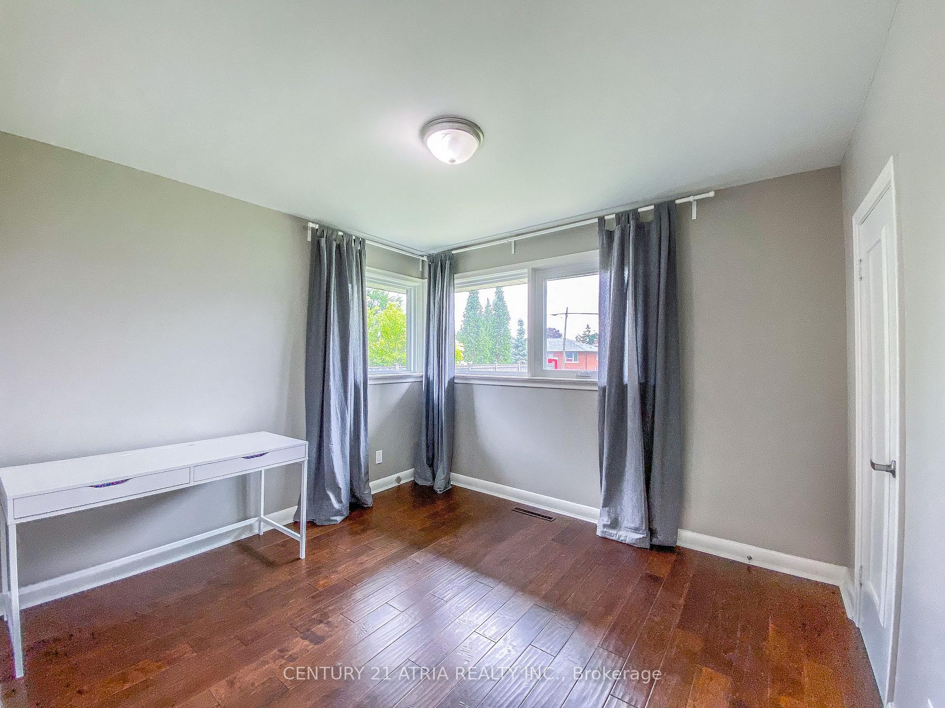 Photo 11 of Unit Main, 31 Rockview Gardens, Vaughan, Concord — HOMEH