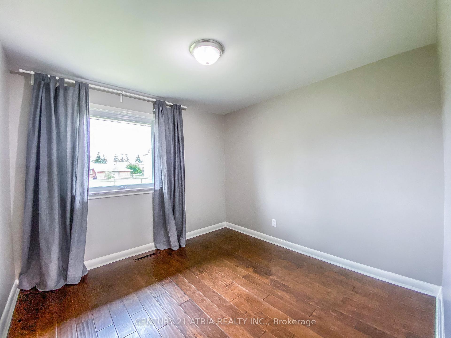 Photo 6 of Unit Main, 31 Rockview Gardens, Vaughan, Concord — HOMEH