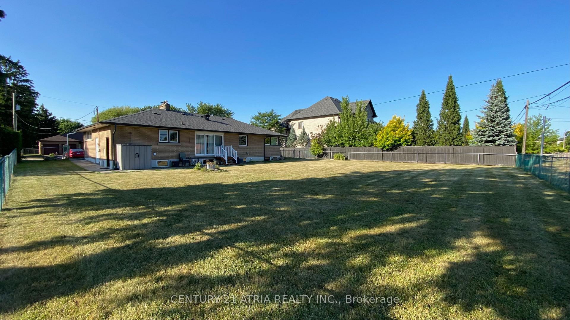 Photo 15 of Unit Main, 31 Rockview Gardens, Vaughan, Concord — HOMEH