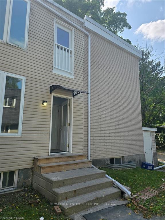 Photo 2 of 74 William Street W, Waterloo — HOMEH