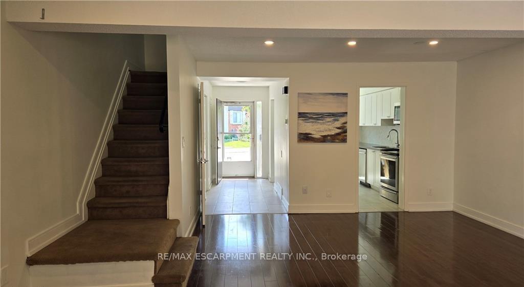 Photo 4 of Unit 27, 77 Linwell Road, St. Catharines, Lakeport — HOMEH