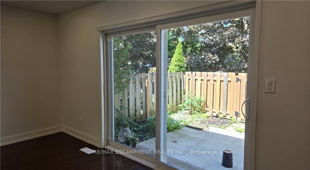 Photo 5 of Unit 27, 77 Linwell Road, St. Catharines, Lakeport — HOMEH