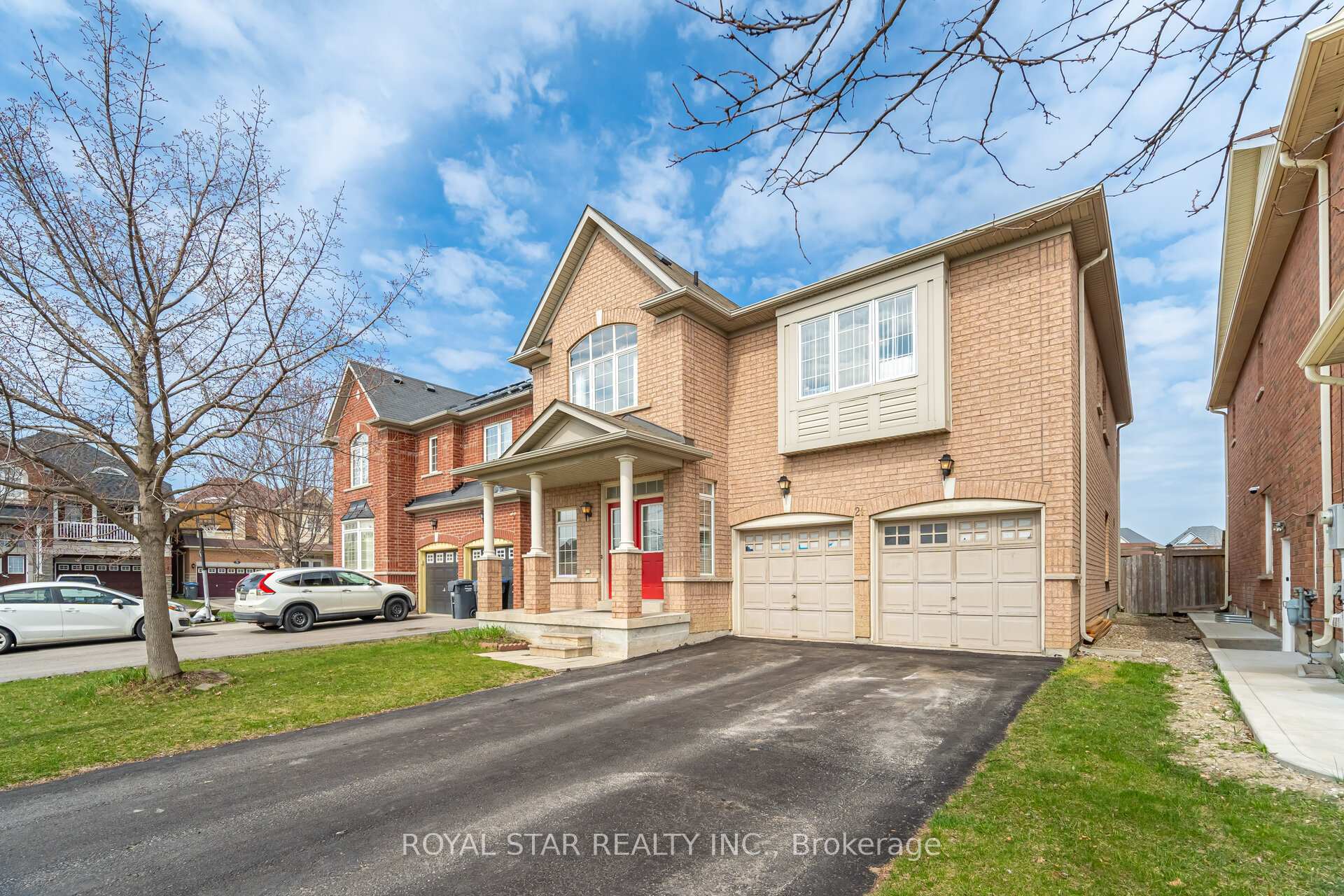Photo 3 of 21 Baylawn Circle, Brampton, Bram East — HOMEH