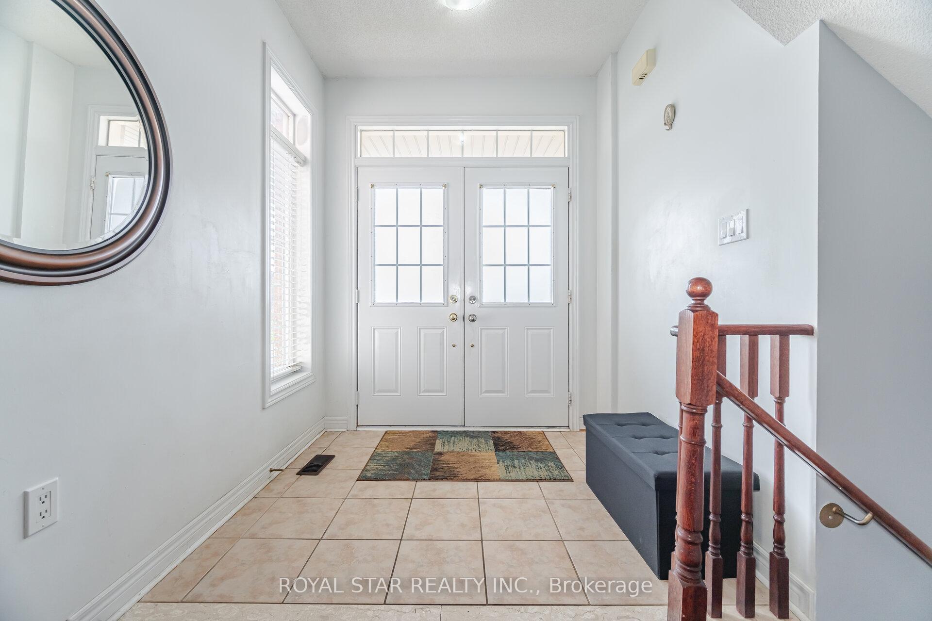 Photo 2 of 21 Baylawn Circle, Brampton, Bram East — HOMEH