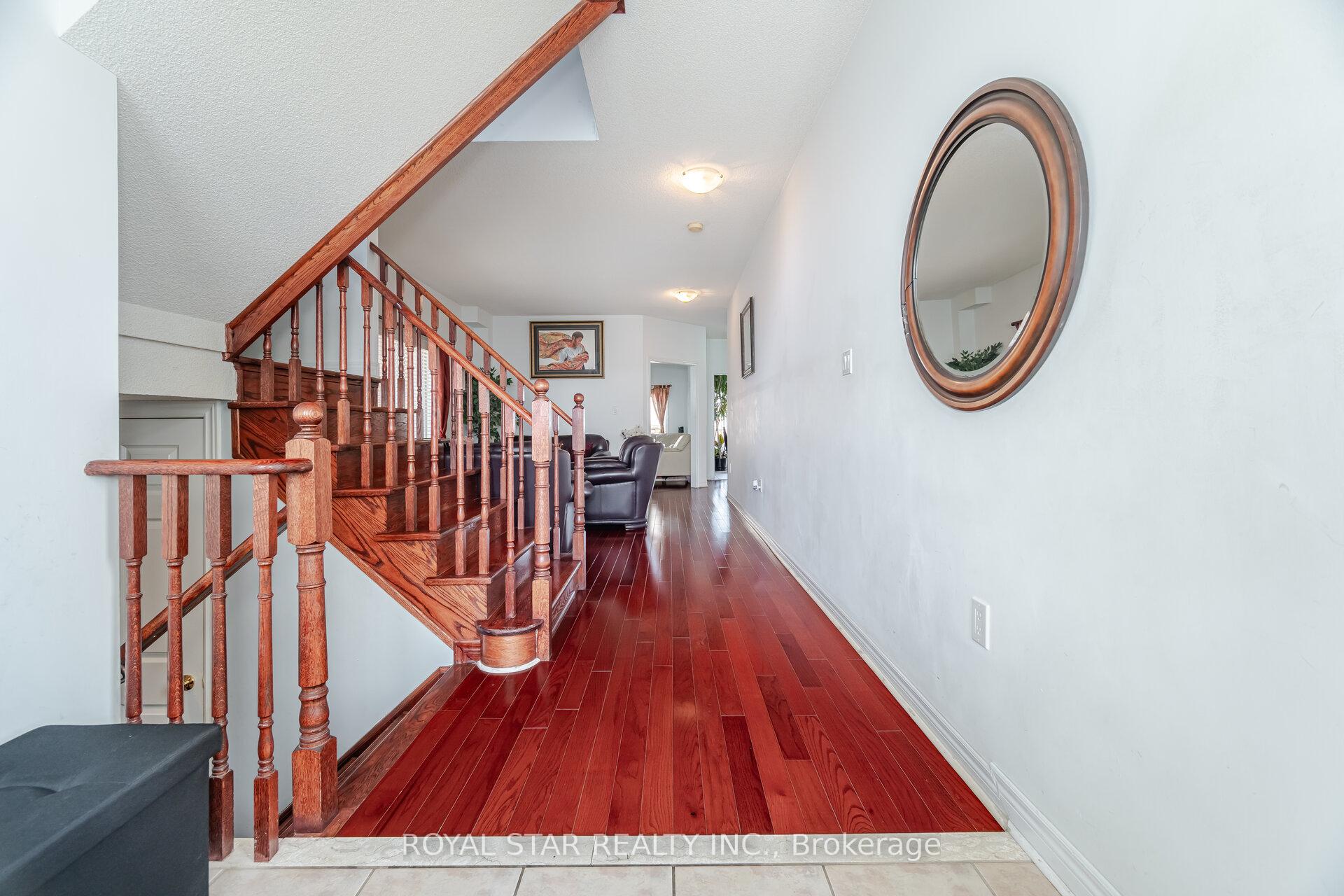 Photo 4 of 21 Baylawn Circle, Brampton, Bram East — HOMEH