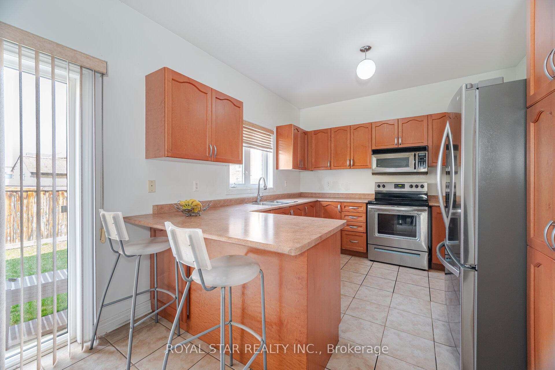 Photo 12 of 21 Baylawn Circle, Brampton, Bram East — HOMEH