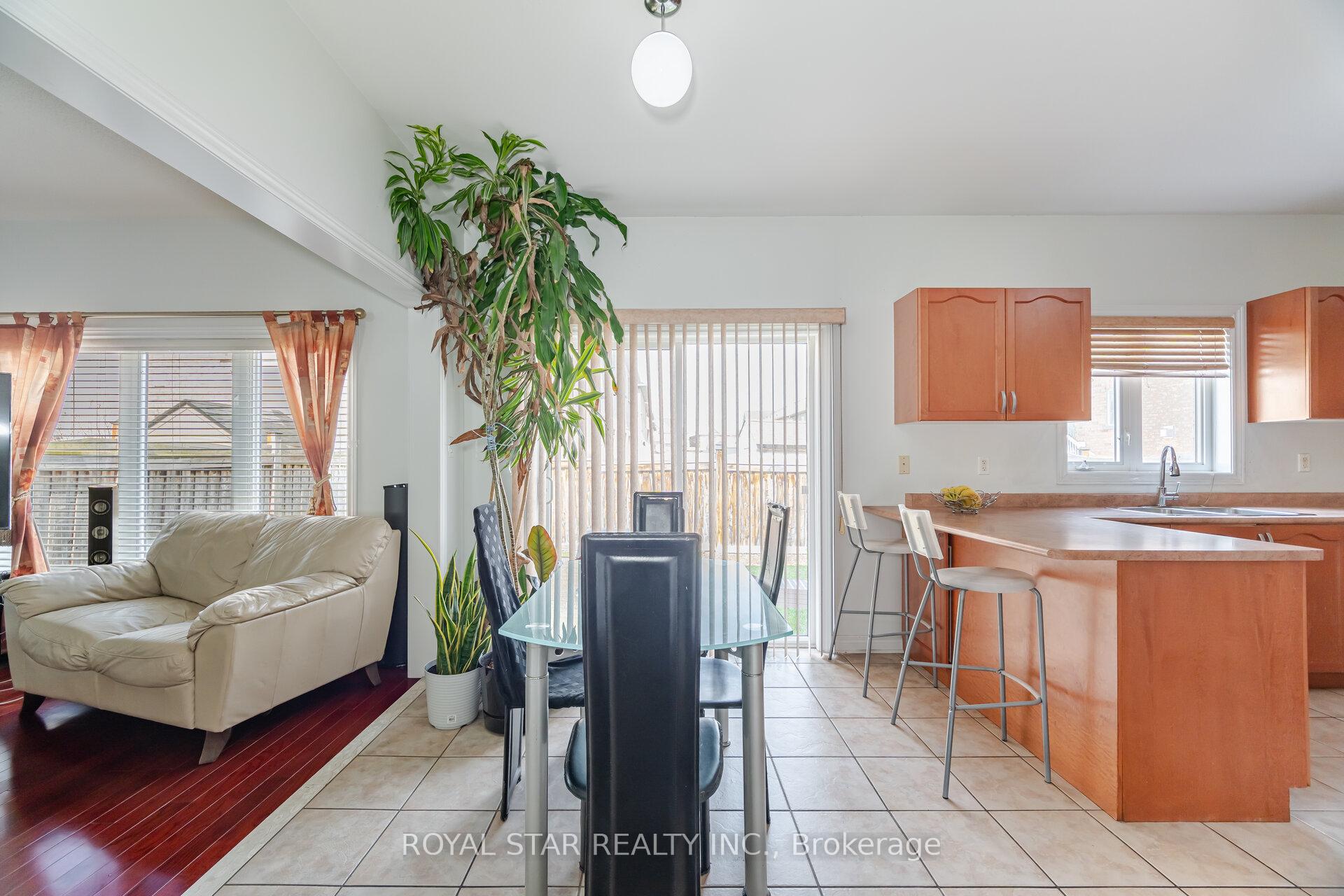 Photo 7 of 21 Baylawn Circle, Brampton, Bram East — HOMEH