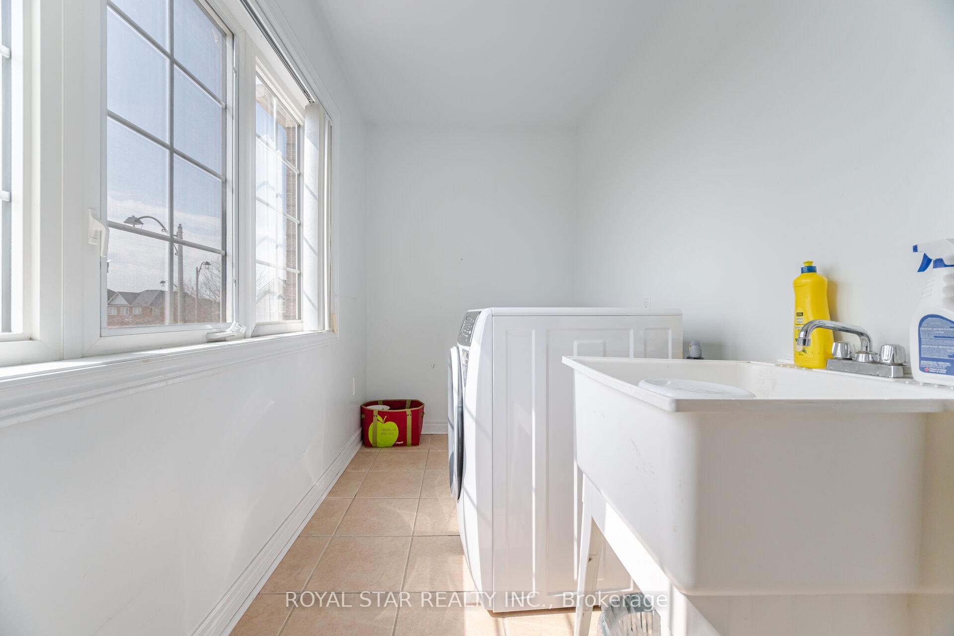 Photo 32 of 21 Baylawn Circle, Brampton, Bram East — HOMEH
