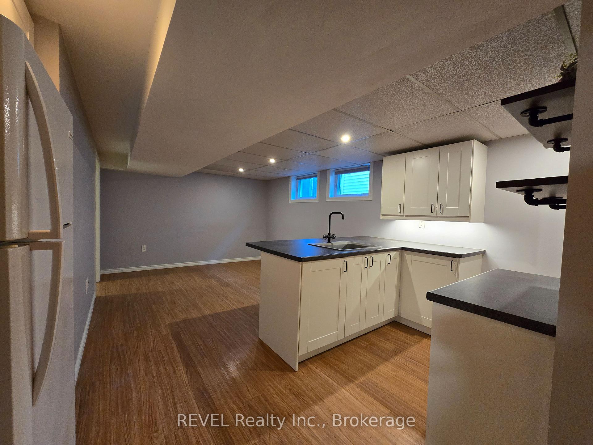 Photo 2 of Unit Lower Level, 33 Dundas Crescent, St. Catharines, Burleigh Hill — HOMEH