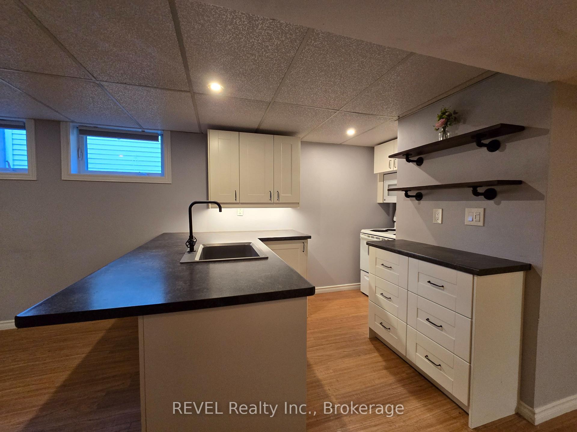 Photo 7 of Unit Lower Level, 33 Dundas Crescent, St. Catharines, Burleigh Hill — HOMEH