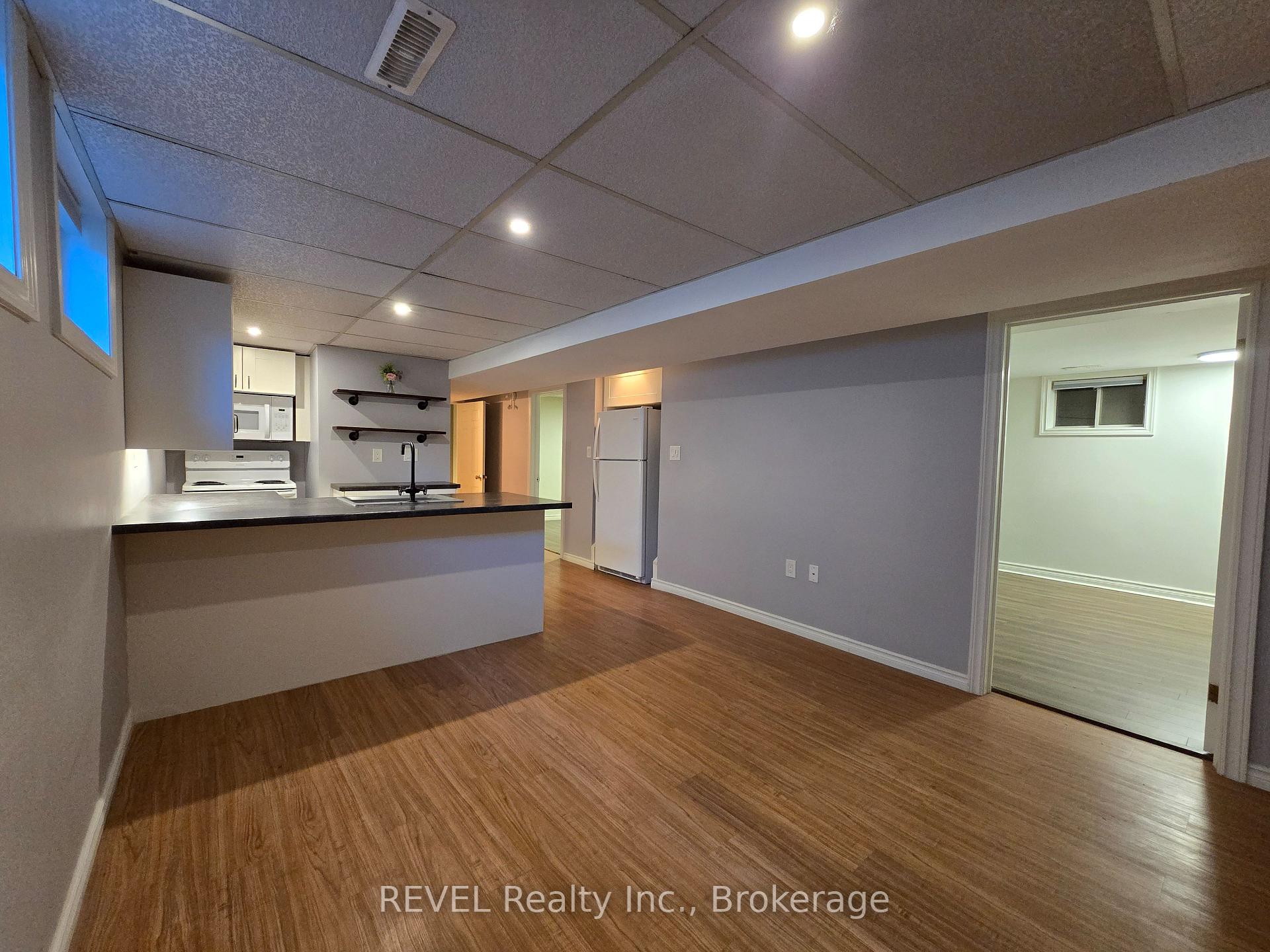 Photo 4 of Unit Lower Level, 33 Dundas Crescent, St. Catharines, Burleigh Hill — HOMEH