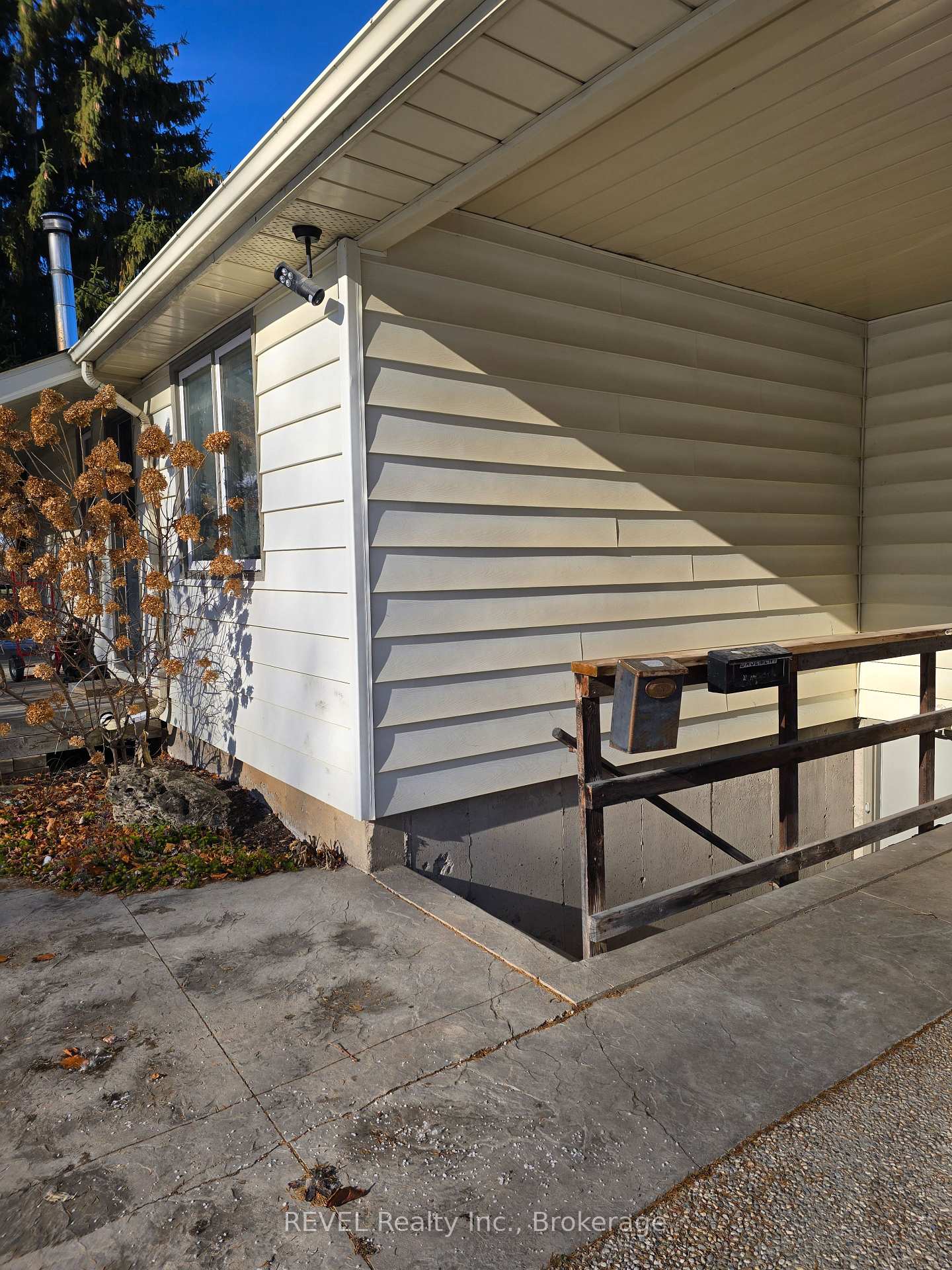 Photo 8 of Unit Lower Level, 33 Dundas Crescent, St. Catharines, Burleigh Hill — HOMEH