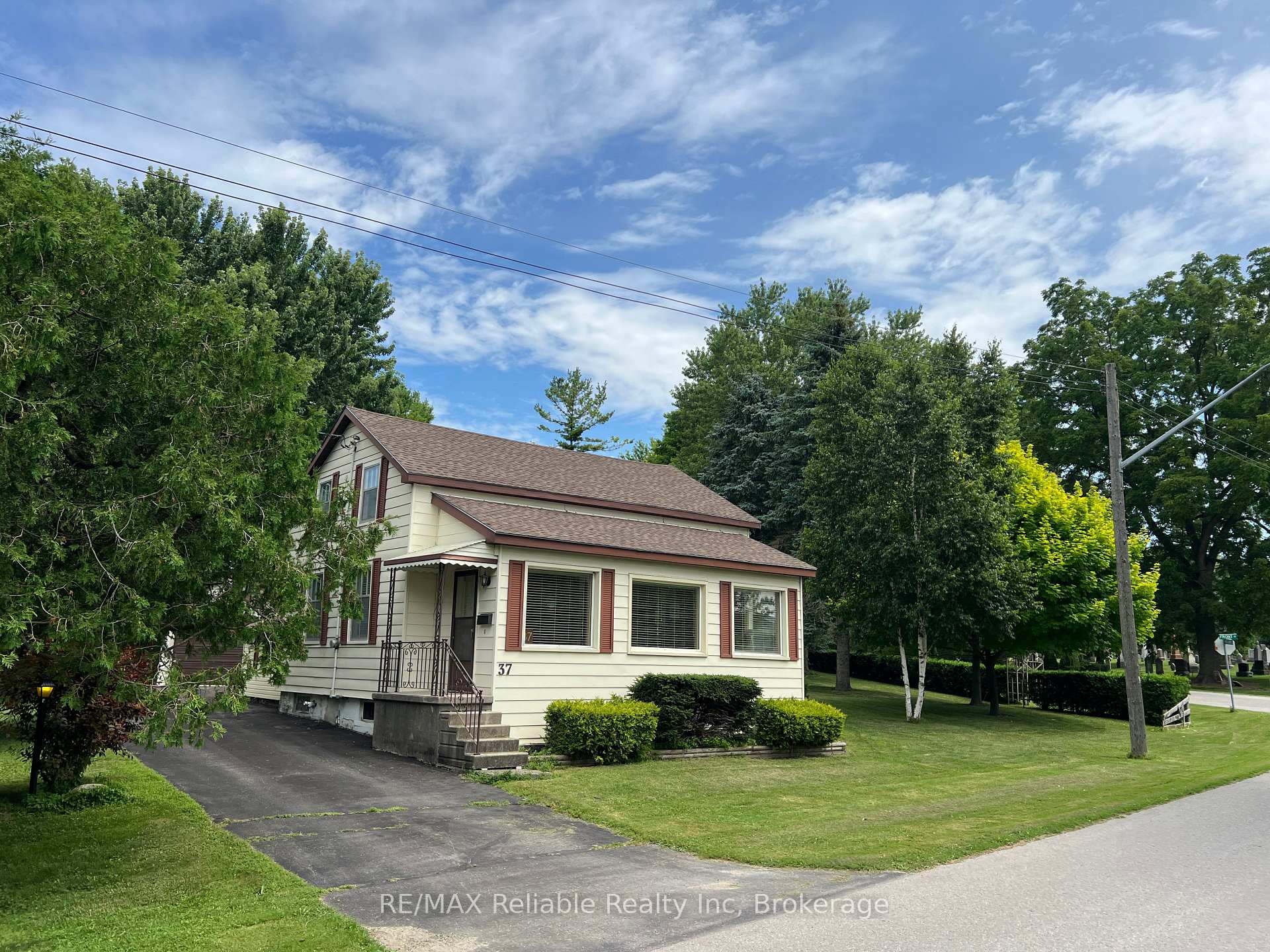 Photo 1 of 37 Front Street, Huron East, Egmondville — HOMEH