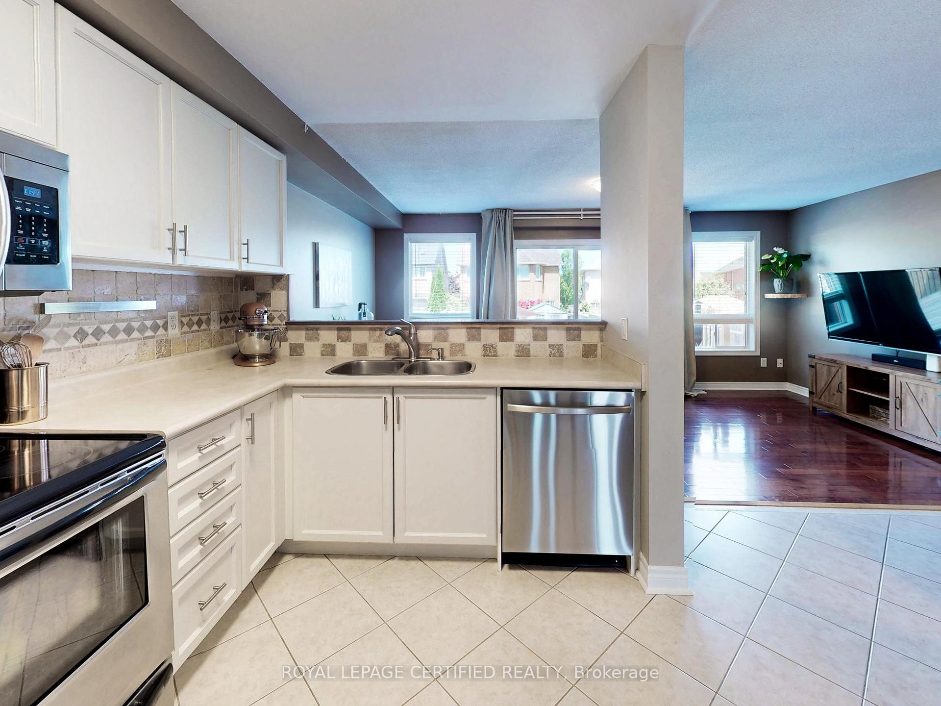 Photo 4 of 36 Aida Court, Caledon, Bolton West — HOMEH