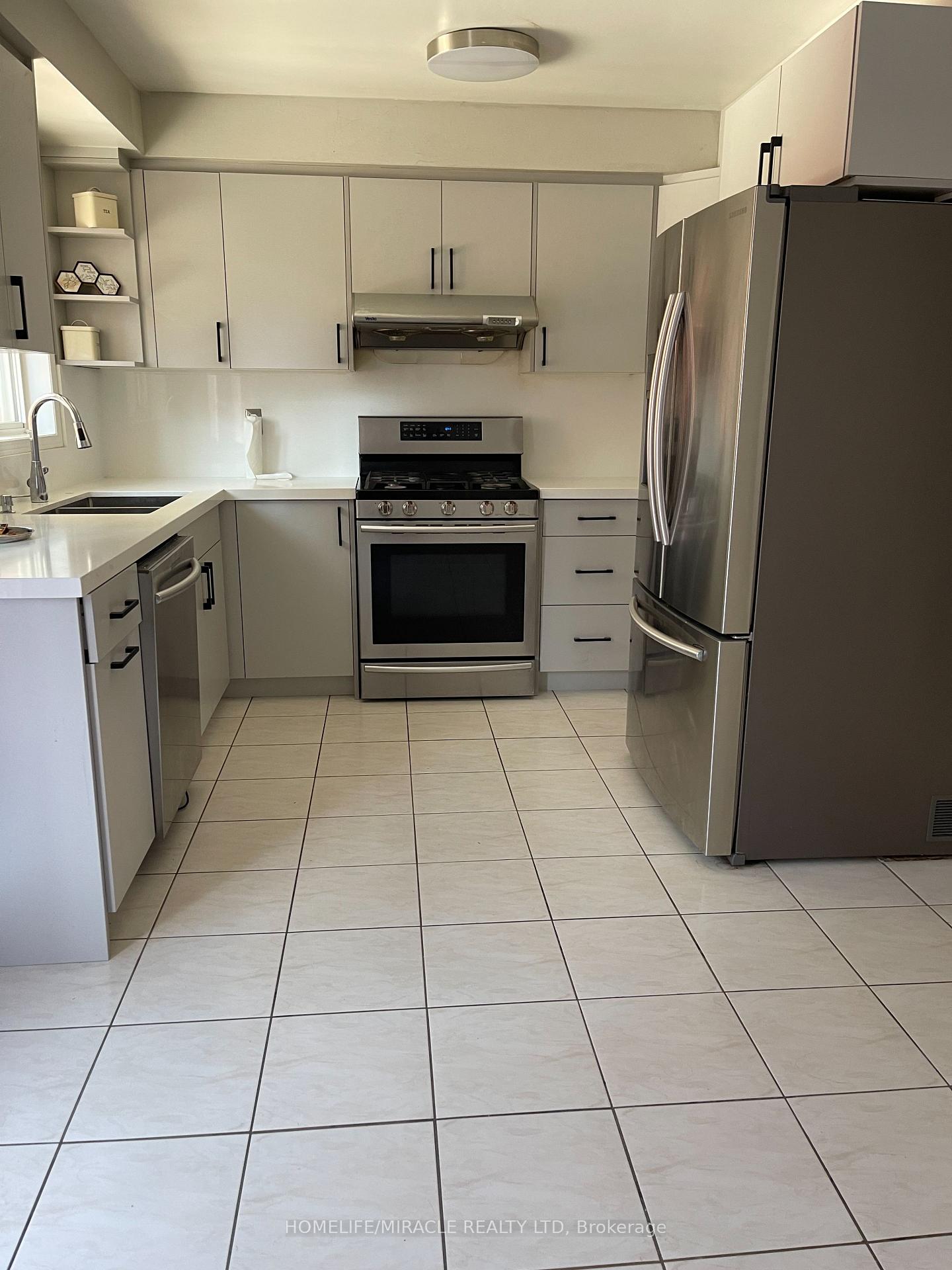 Photo 3 of Unit Upper, 90 Cordgrass Crescent, Brampton, Sandringham-Wellington — HOMEH