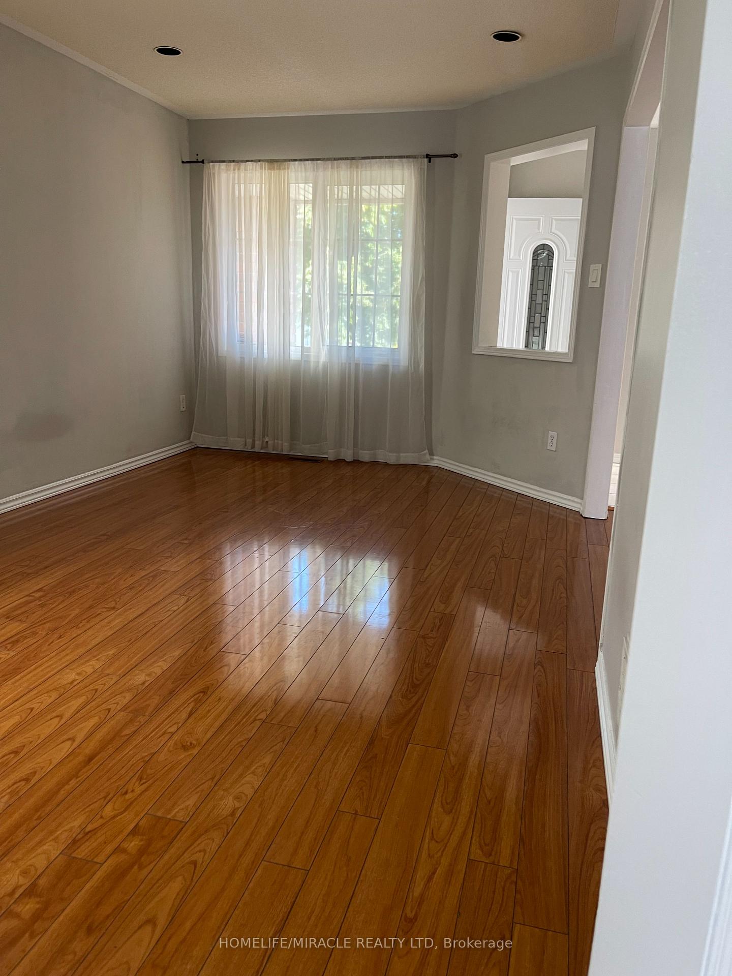 Photo 5 of Unit Upper, 90 Cordgrass Crescent, Brampton, Sandringham-Wellington — HOMEH
