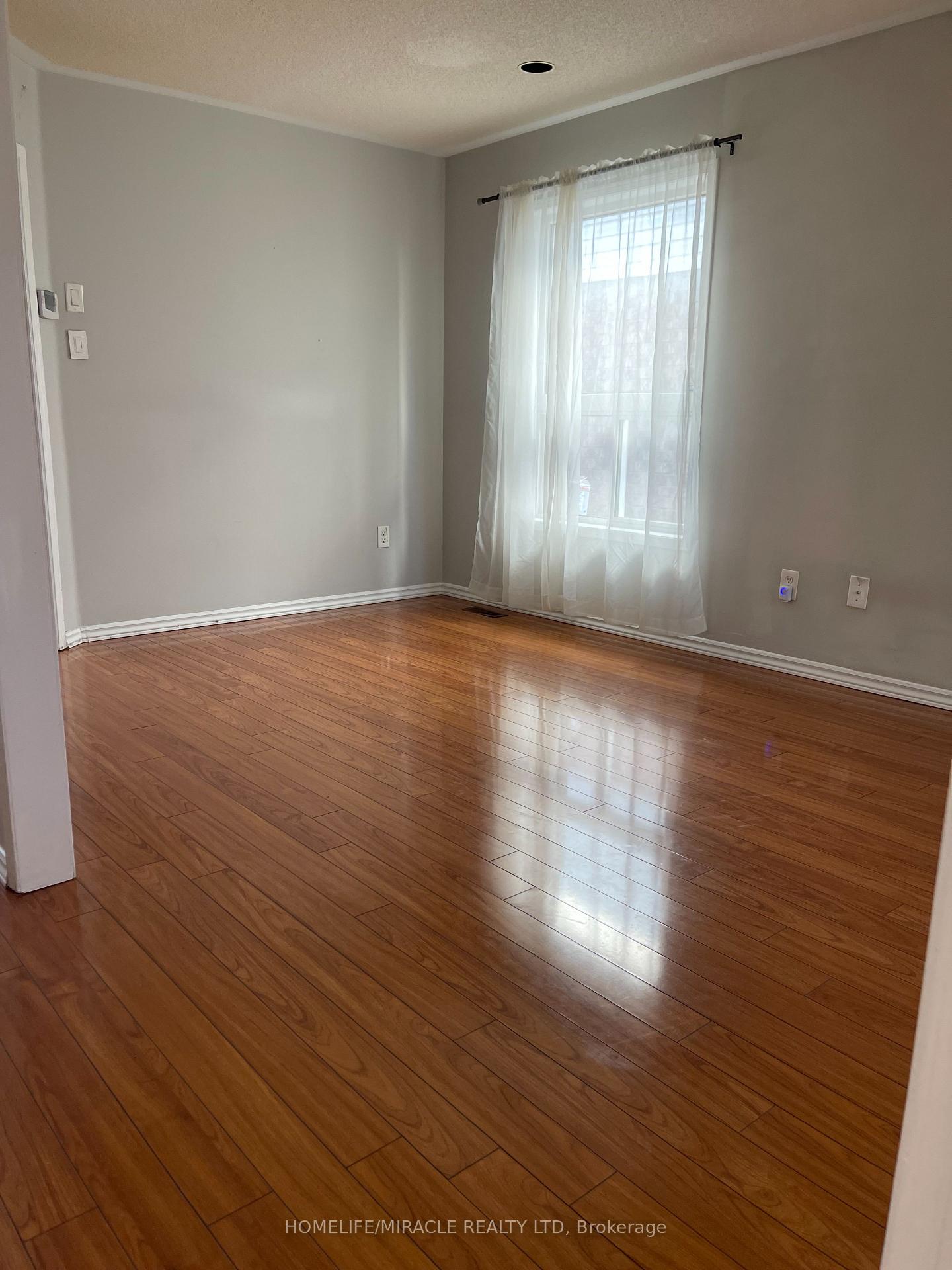 Photo 7 of Unit Upper, 90 Cordgrass Crescent, Brampton, Sandringham-Wellington — HOMEH