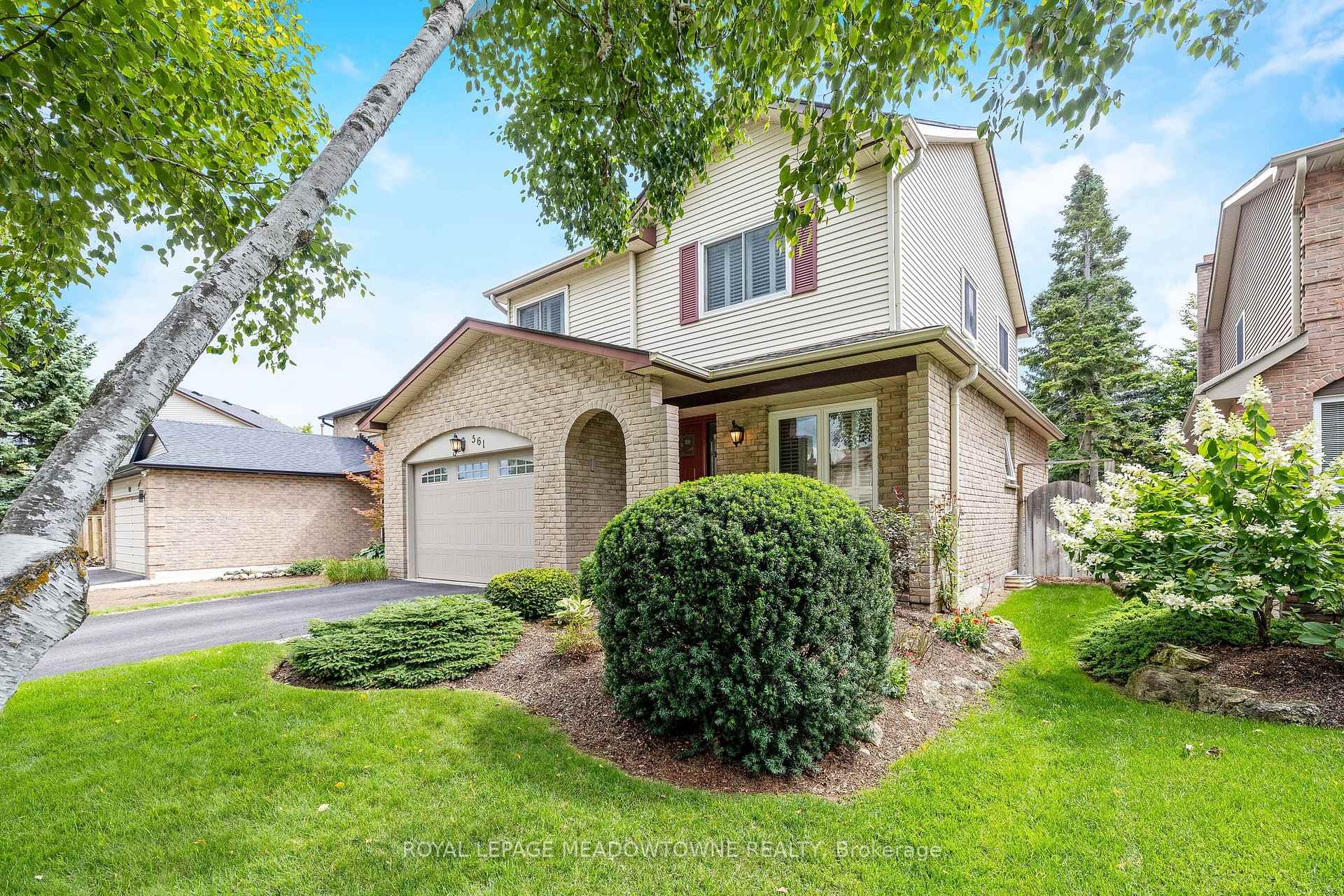Photo 2 of 561 Hawthorne Crescent, Milton, Bronte Meadows — HOMEH