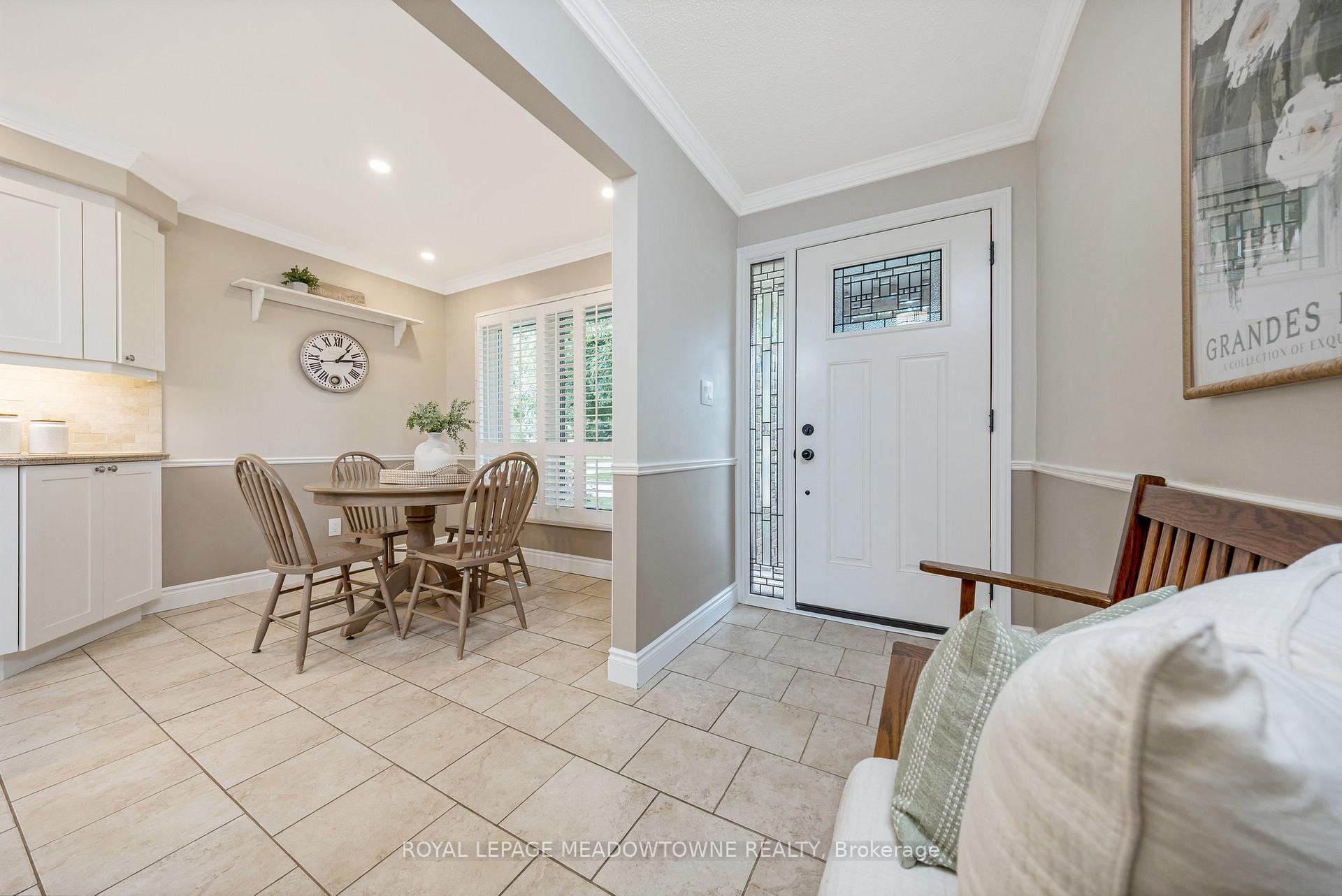 Photo 3 of 561 Hawthorne Crescent, Milton, Bronte Meadows — HOMEH