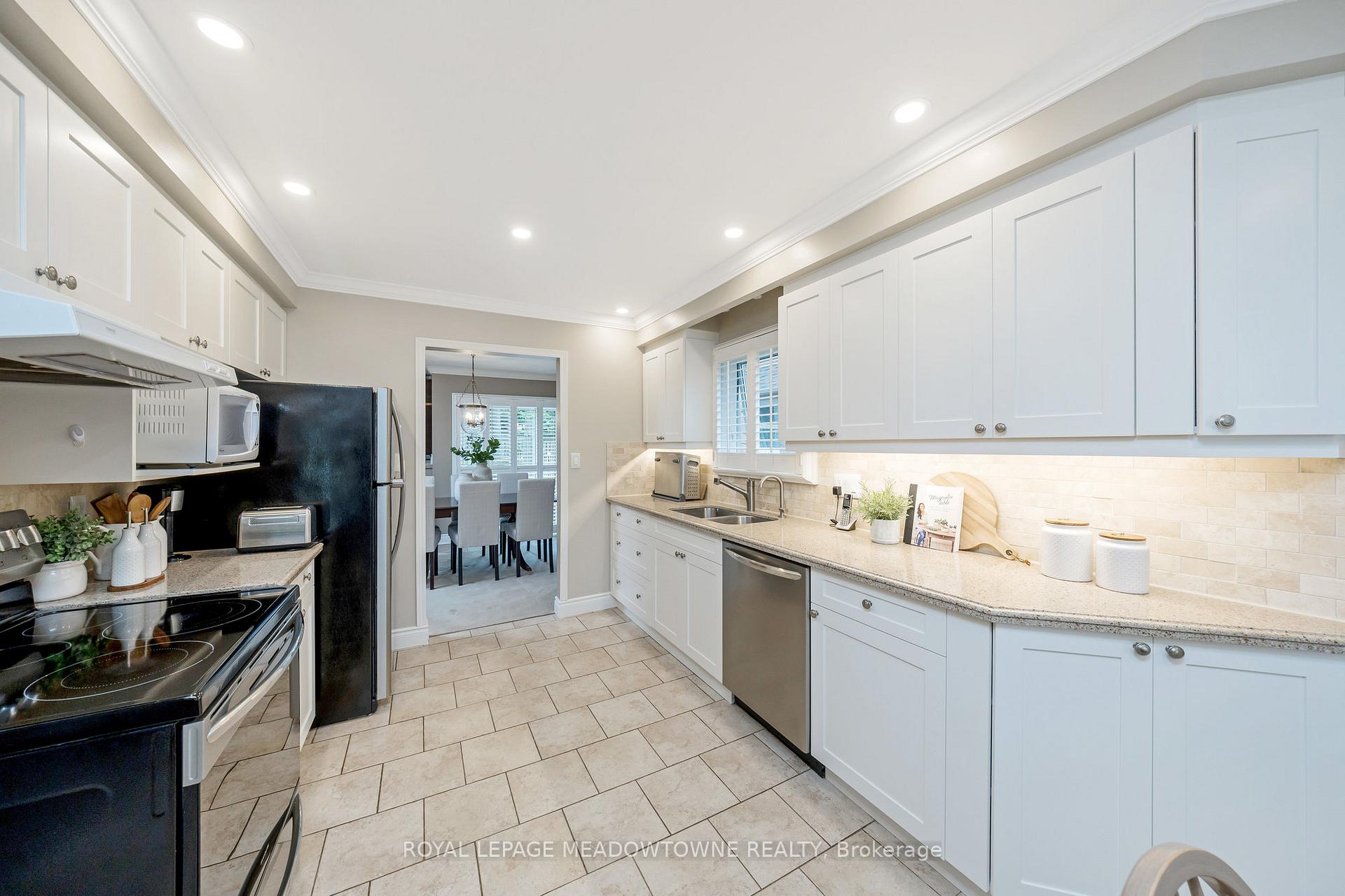 Photo 9 of 561 Hawthorne Crescent, Milton, Bronte Meadows — HOMEH