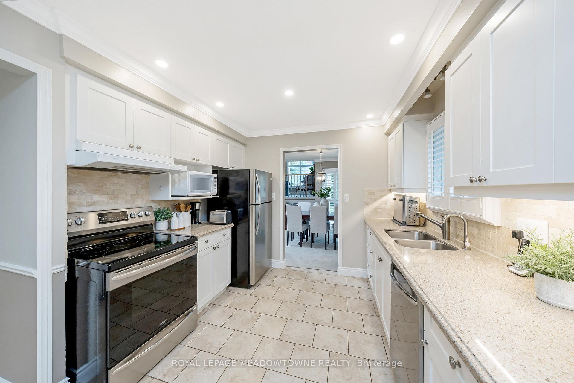 Photo 16 of 561 Hawthorne Crescent, Milton, Bronte Meadows — HOMEH