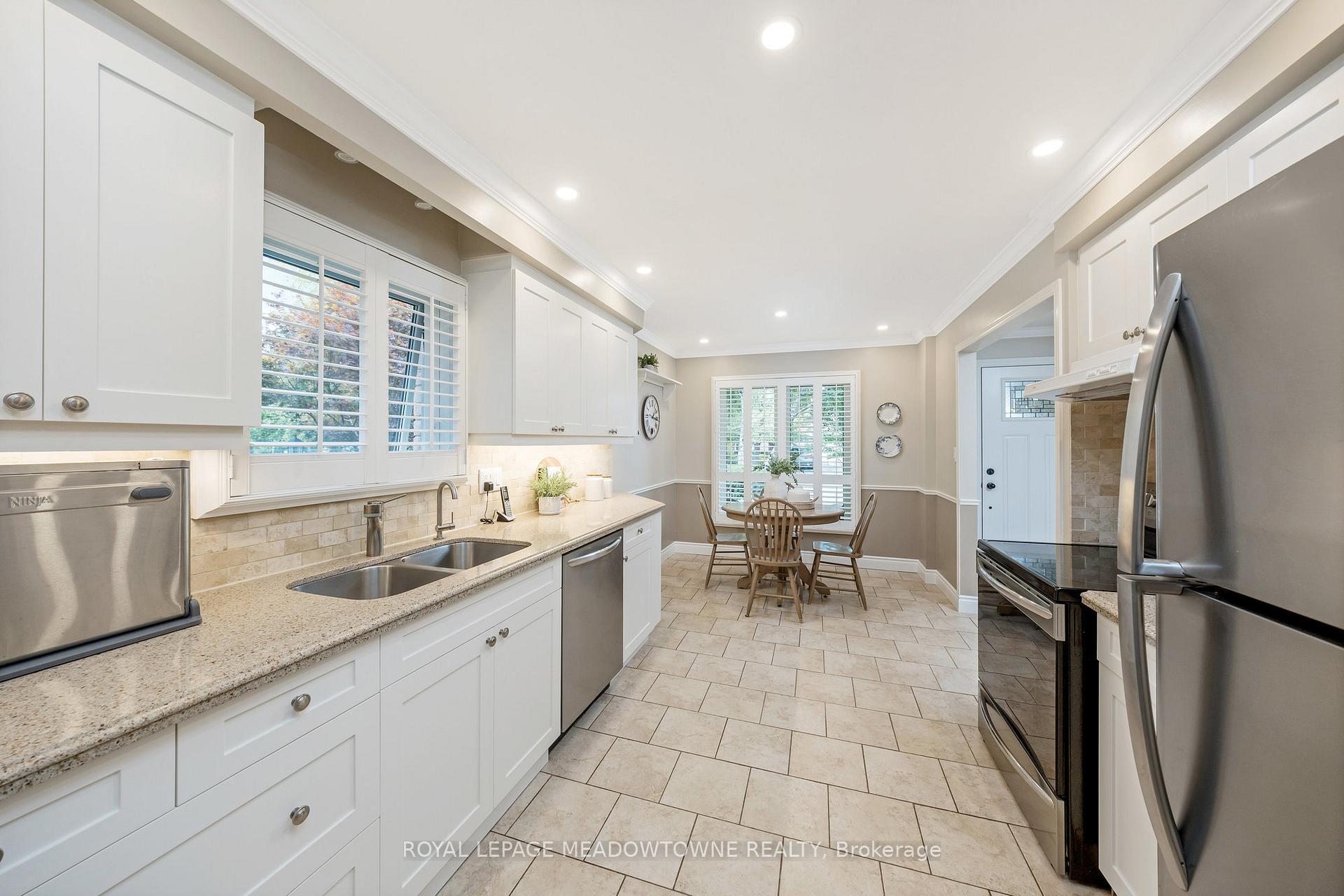 Photo 10 of 561 Hawthorne Crescent, Milton, Bronte Meadows — HOMEH