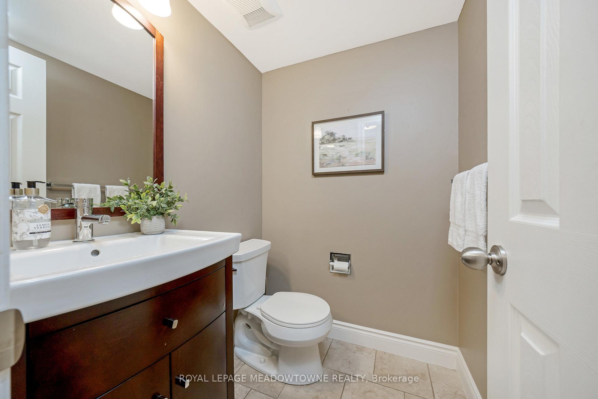 Photo 5 of 561 Hawthorne Crescent, Milton, Bronte Meadows — HOMEH