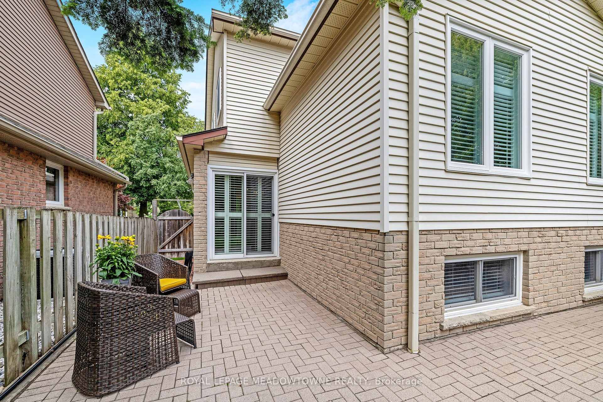 Photo 13 of 561 Hawthorne Crescent, Milton, Bronte Meadows — HOMEH
