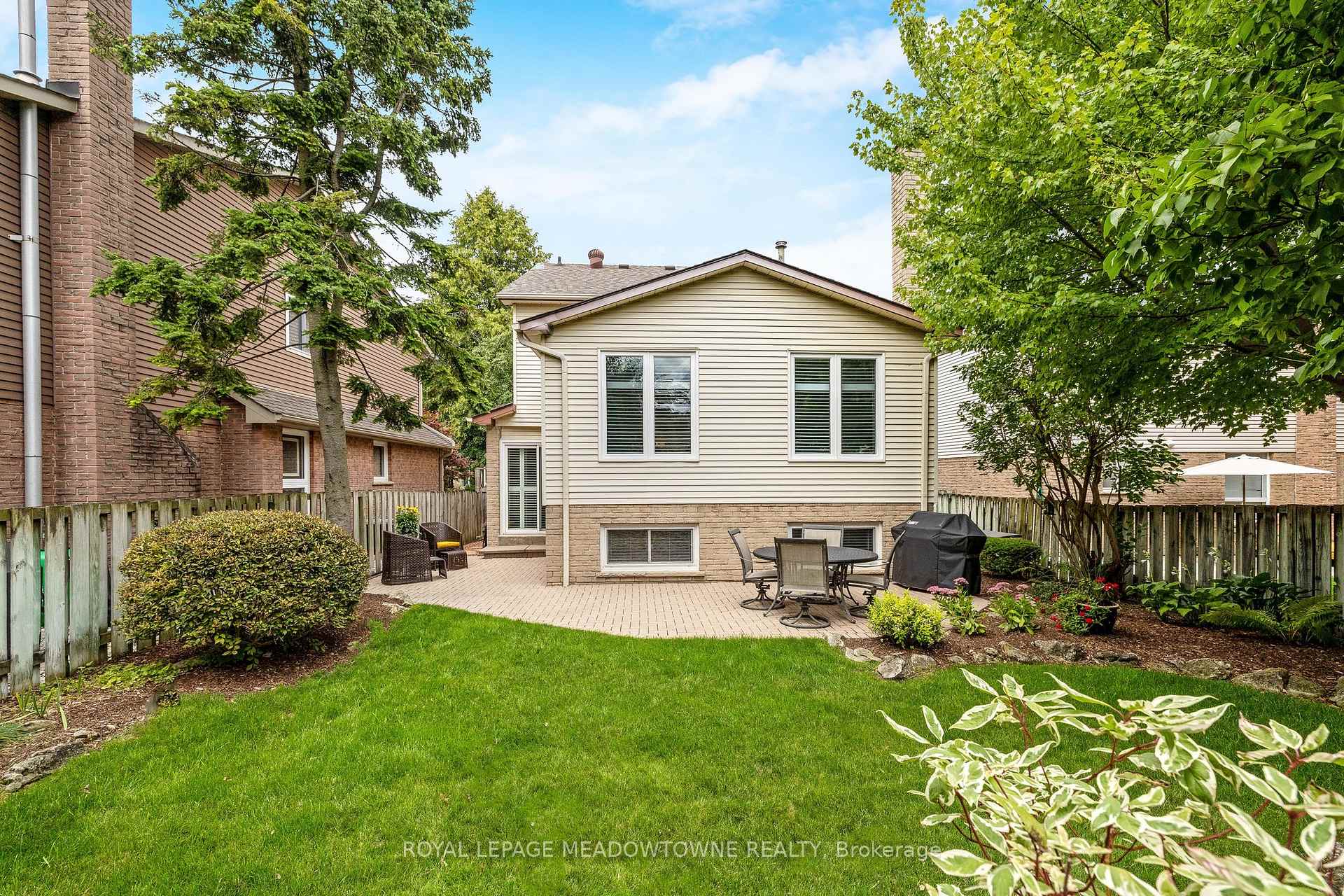 Photo 15 of 561 Hawthorne Crescent, Milton, Bronte Meadows — HOMEH