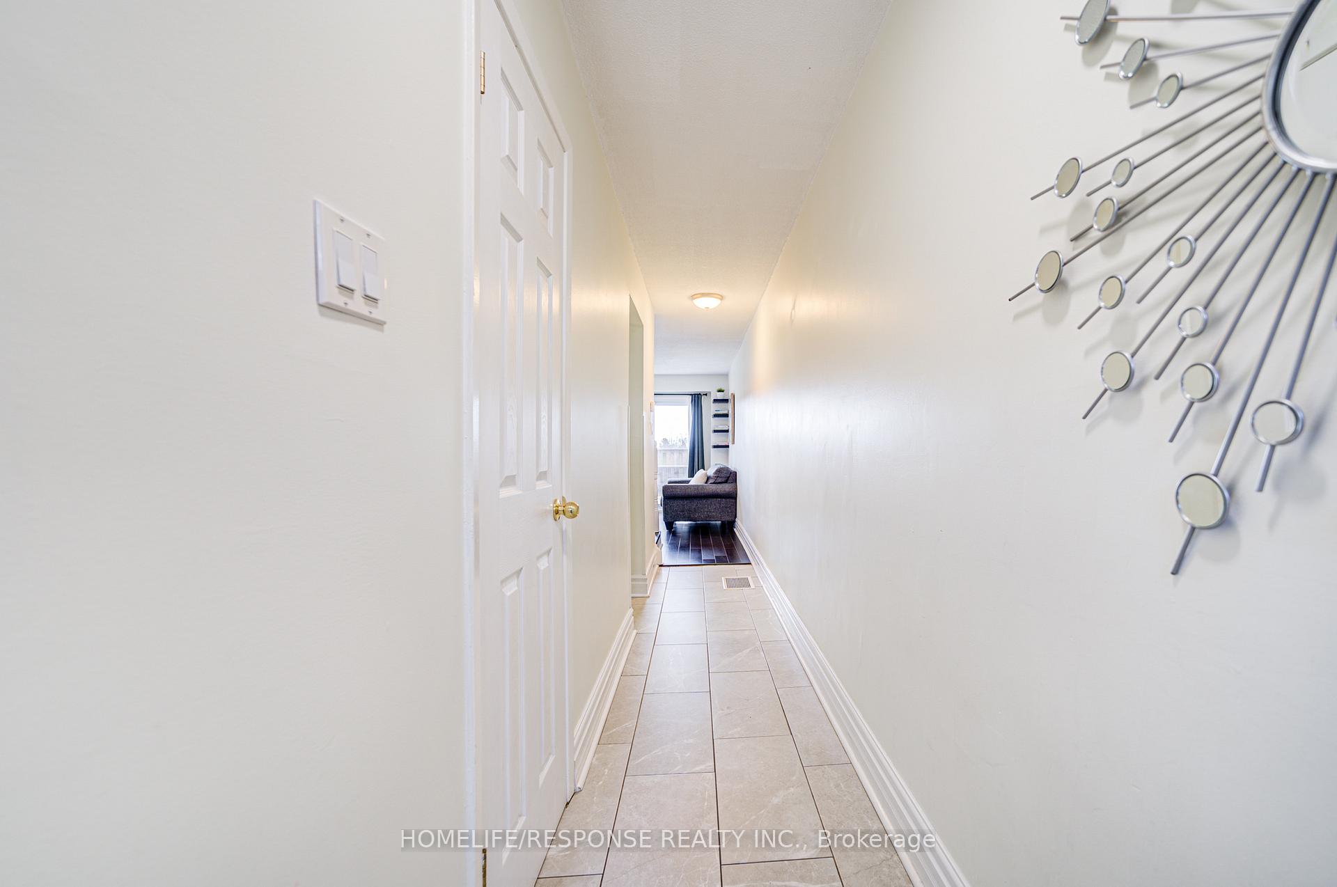 Photo 2 of 21 Dawson Crescent, Brampton, Brampton North — HOMEH