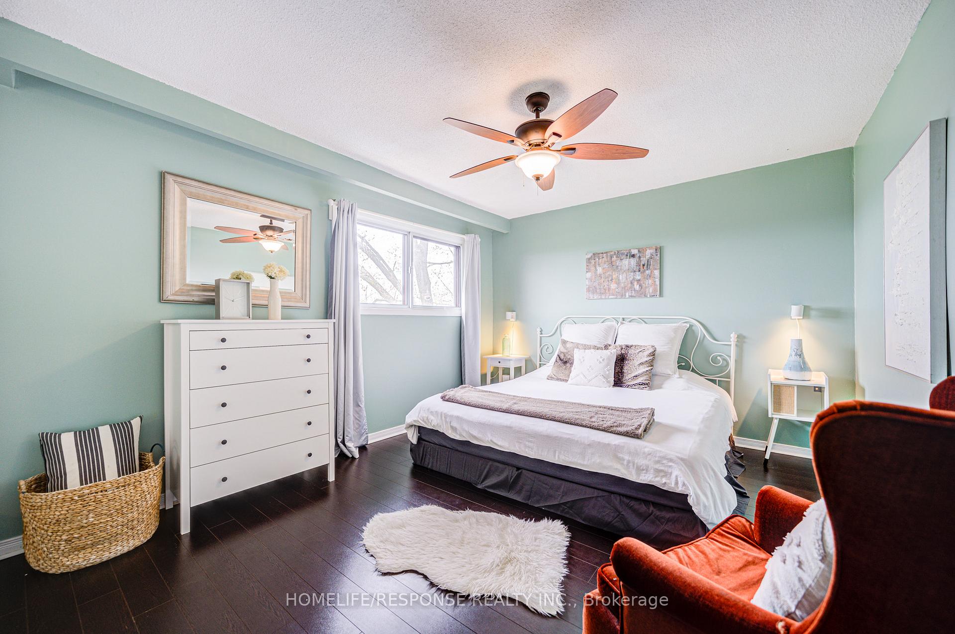 Photo 6 of 21 Dawson Crescent, Brampton, Brampton North — HOMEH