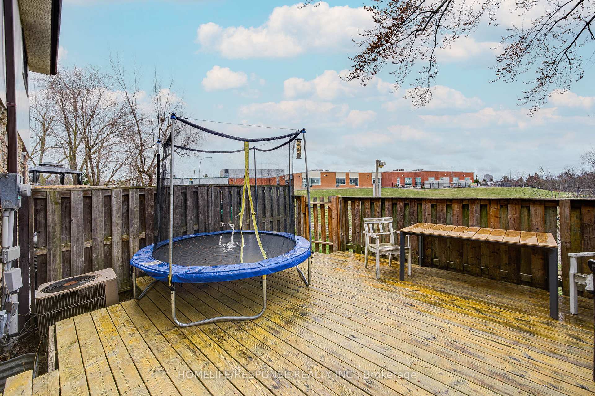 Photo 31 of 21 Dawson Crescent, Brampton, Brampton North — HOMEH