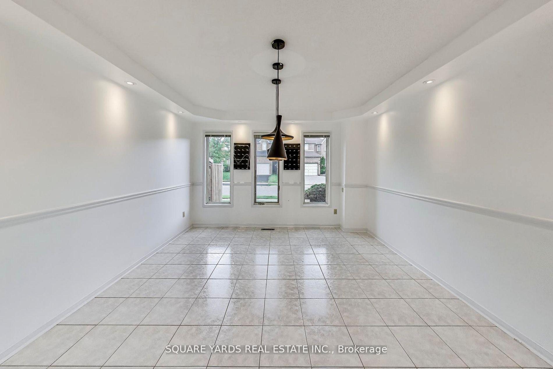 Photo 4 of 59 Adirondack Crescent, Brampton, Sandringham-Wellington — HOMEH
